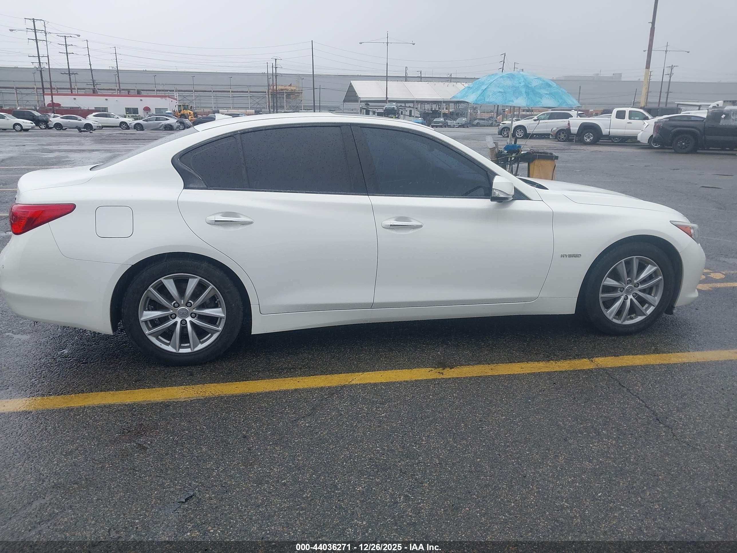 2015 Infiniti Q50 Hybrid Premium White vin: JN1AV7AP3FM790375