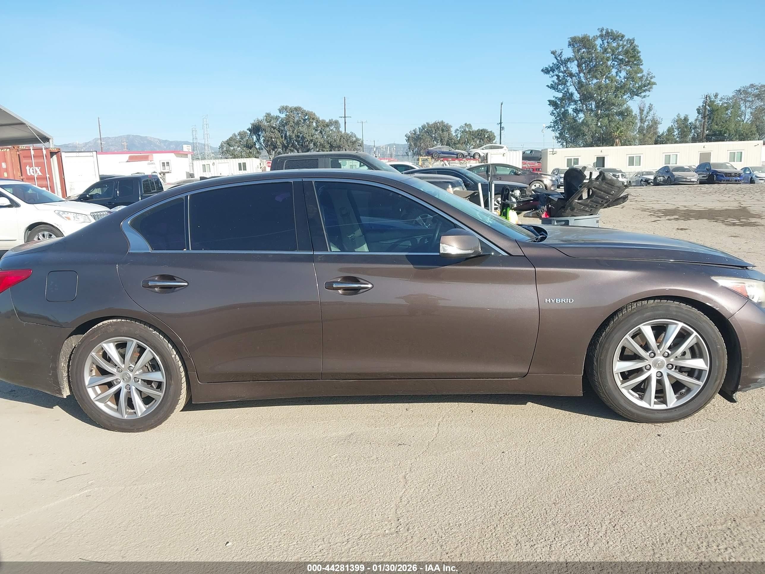 2015 Infiniti Q50 Hybrid Premium Black vin: JN1AV7AP3FM790568