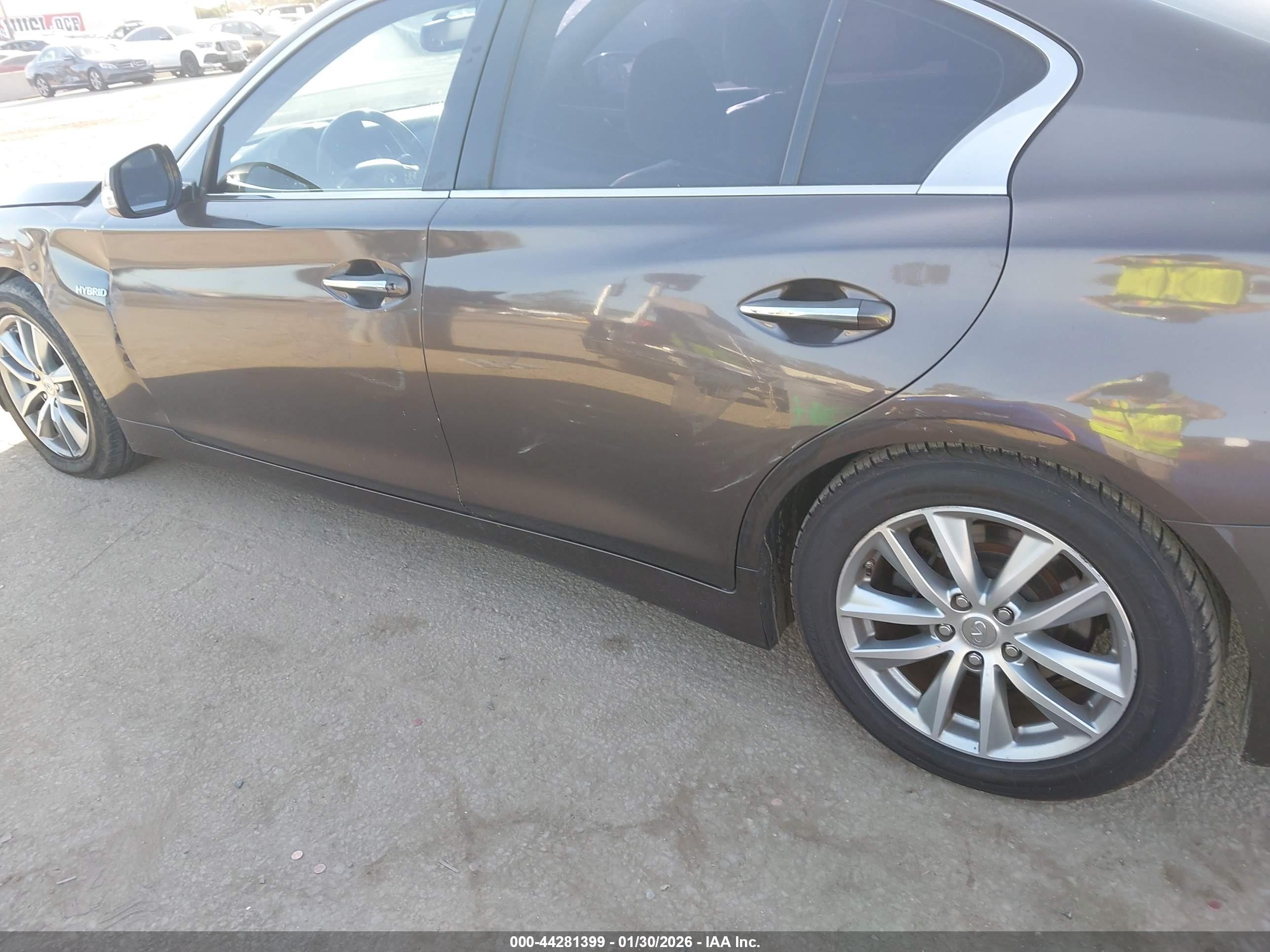 2015 Infiniti Q50 Hybrid Premium Black vin: JN1AV7AP3FM790568