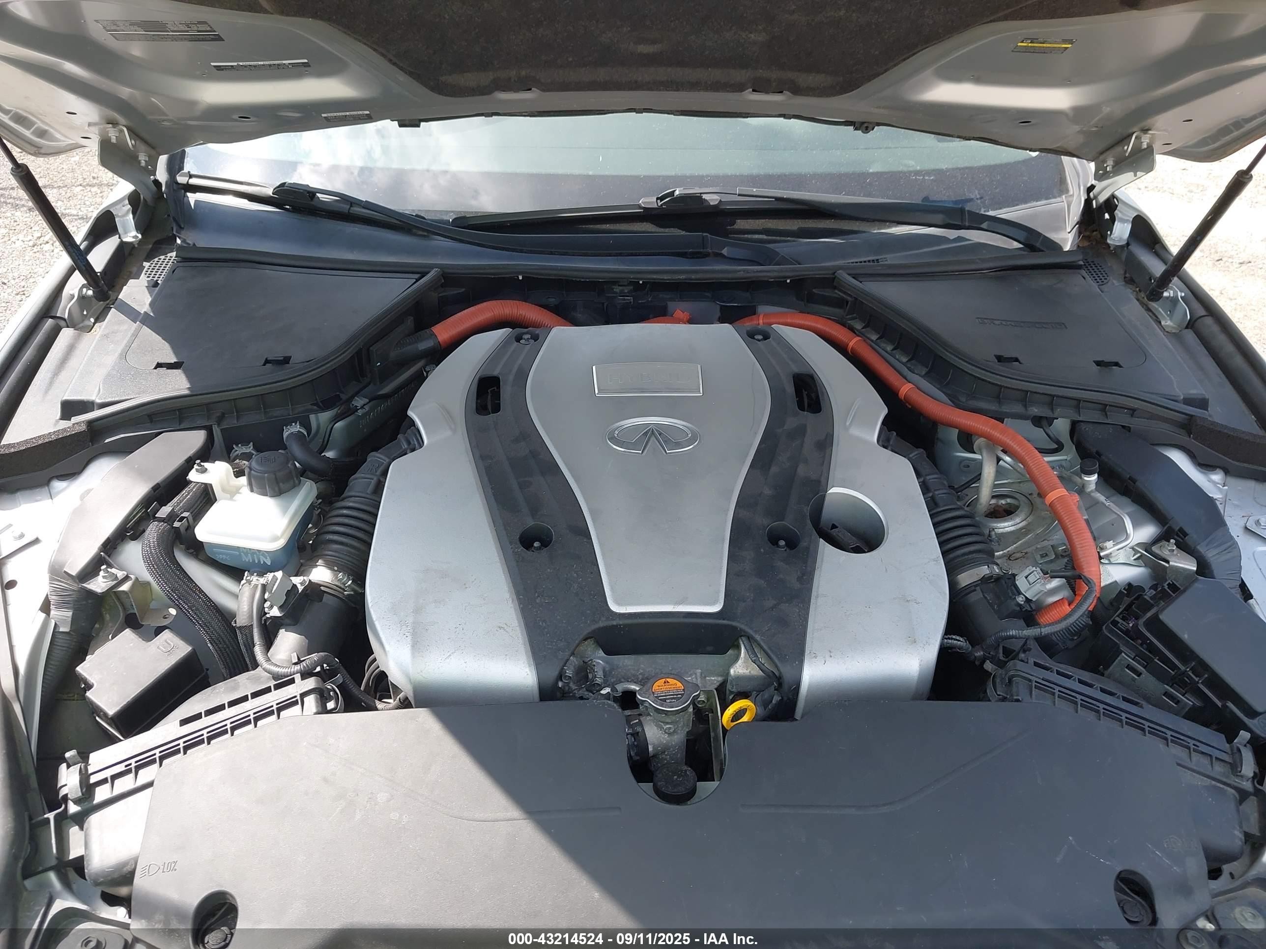 2015 Infiniti Q50 Hybrid Premium Silver vin: JN1AV7AP4FM790045
