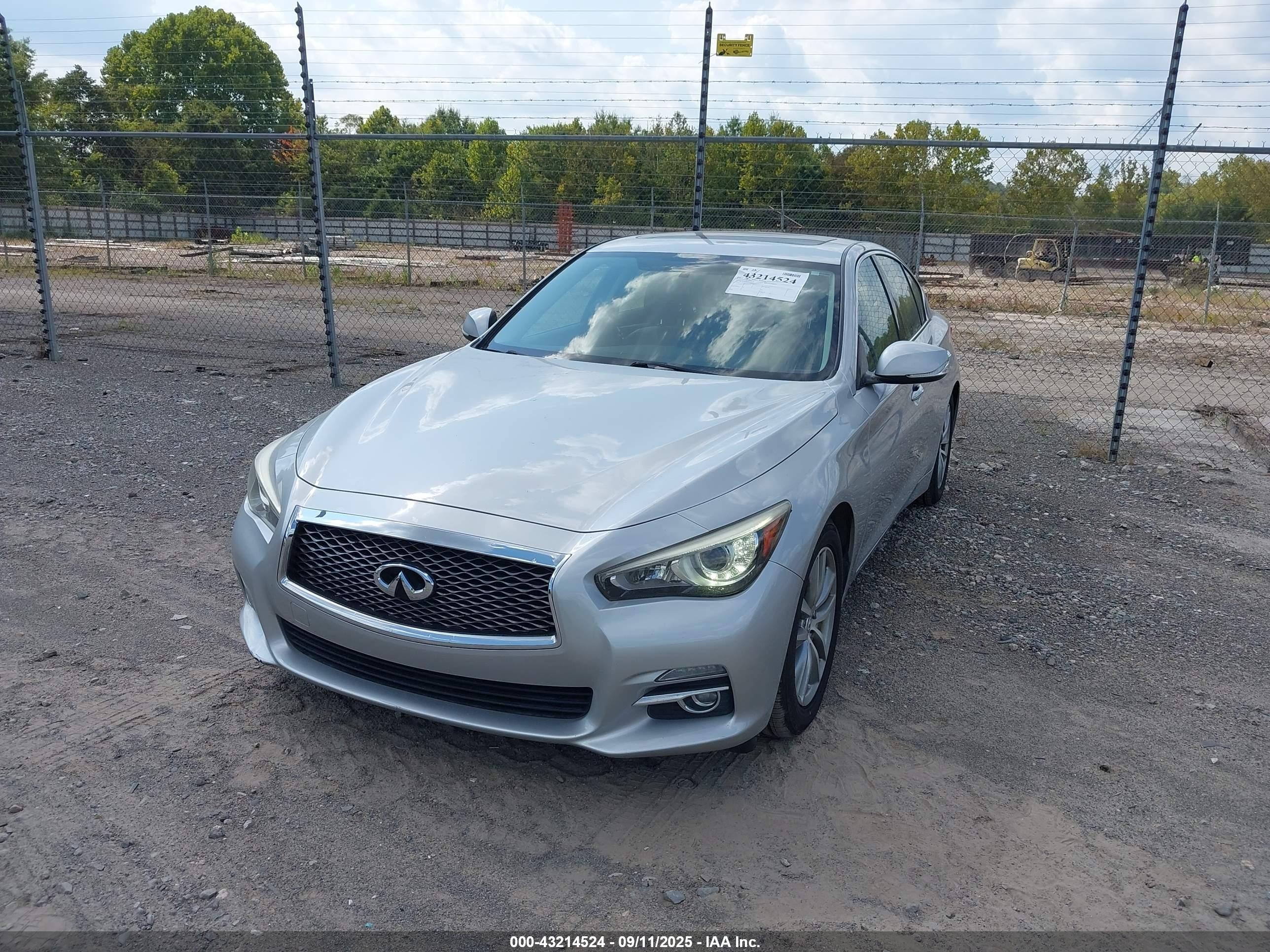 2015 Infiniti Q50 Hybrid Premium Silver vin: JN1AV7AP4FM790045
