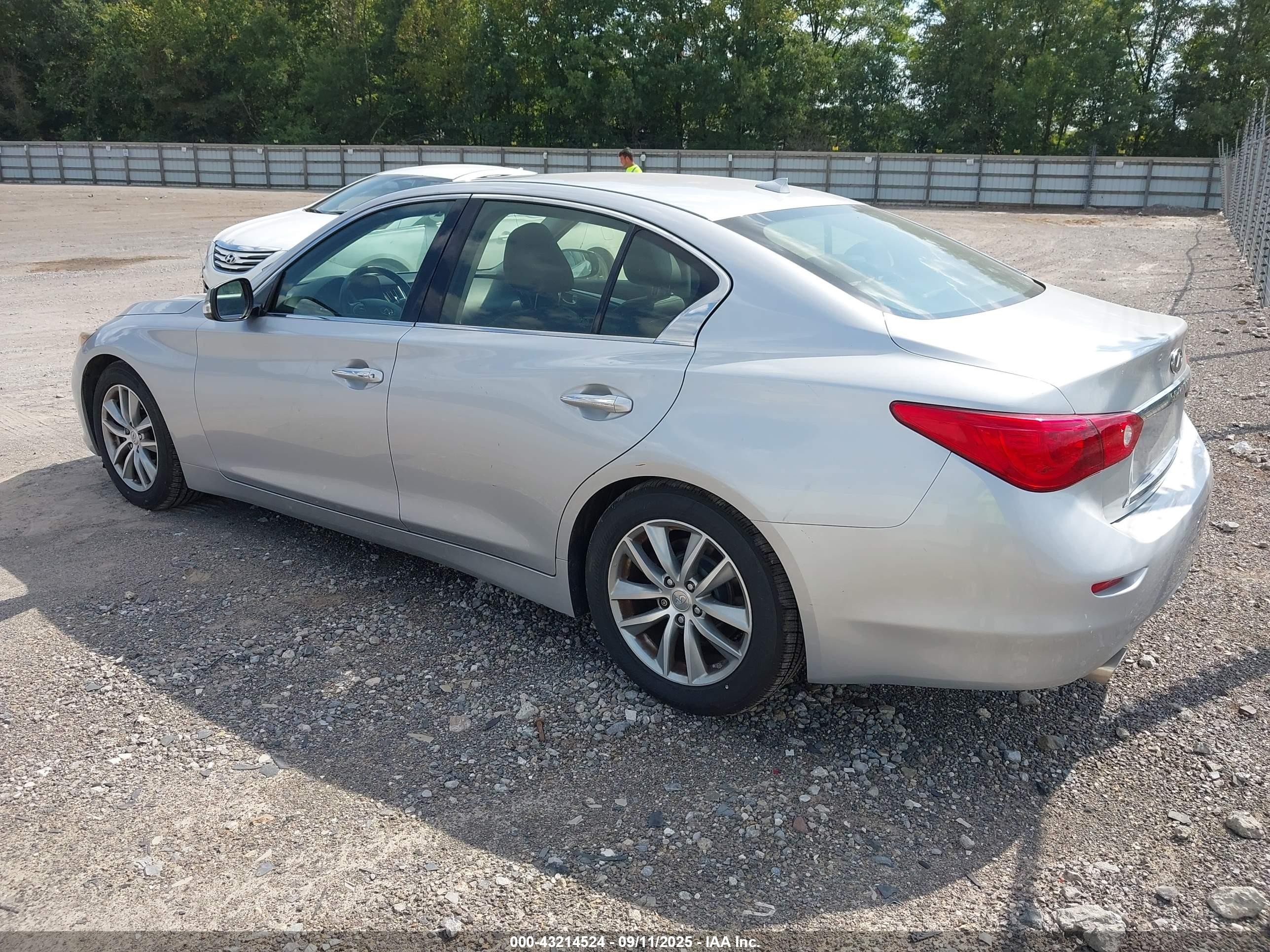 2015 Infiniti Q50 Hybrid Premium Silver vin: JN1AV7AP4FM790045