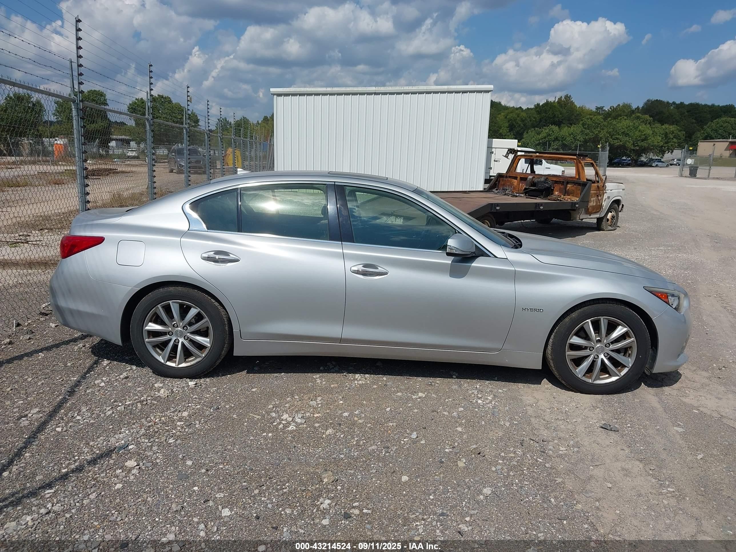 2015 Infiniti Q50 Hybrid Premium Silver vin: JN1AV7AP4FM790045