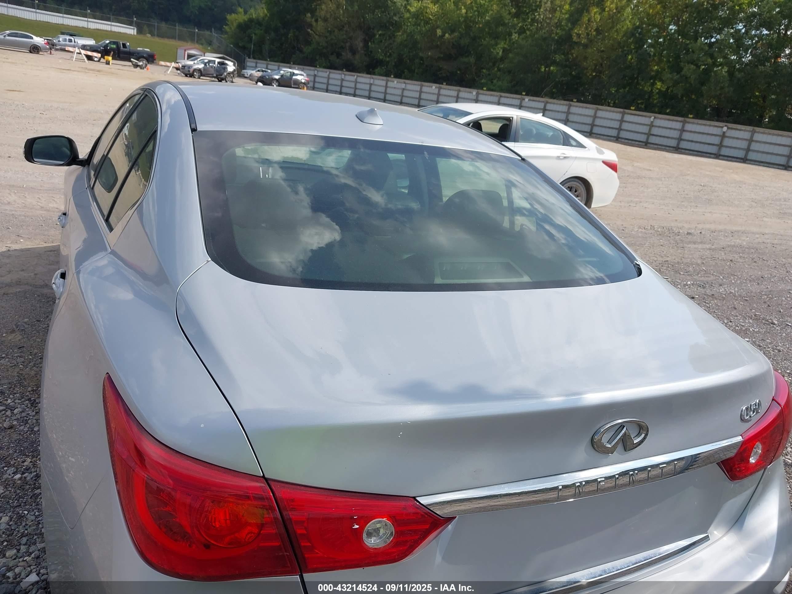 2015 Infiniti Q50 Hybrid Premium Silver vin: JN1AV7AP4FM790045