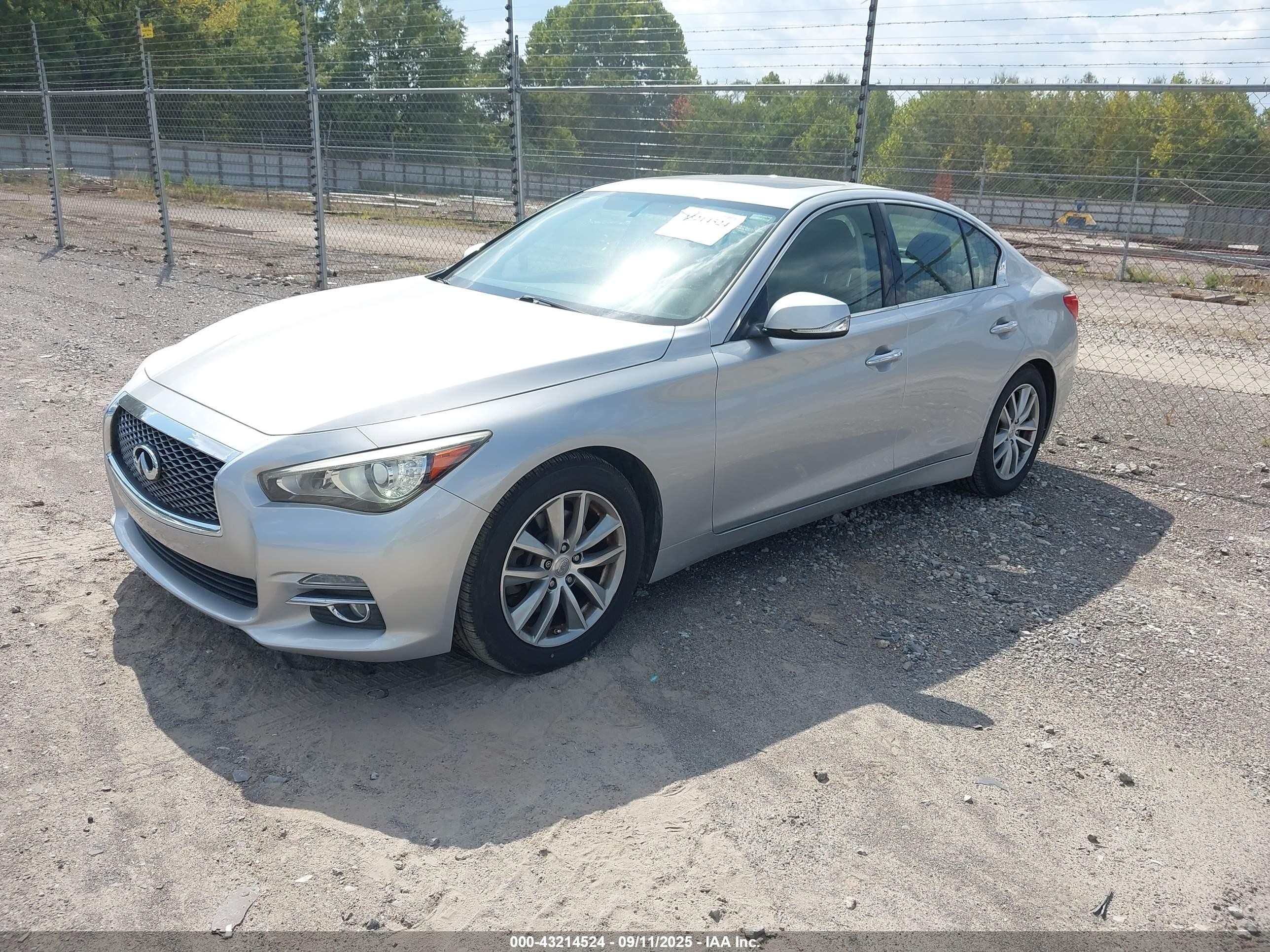 2015 Infiniti Q50 Hybrid Premium Silver vin: JN1AV7AP4FM790045