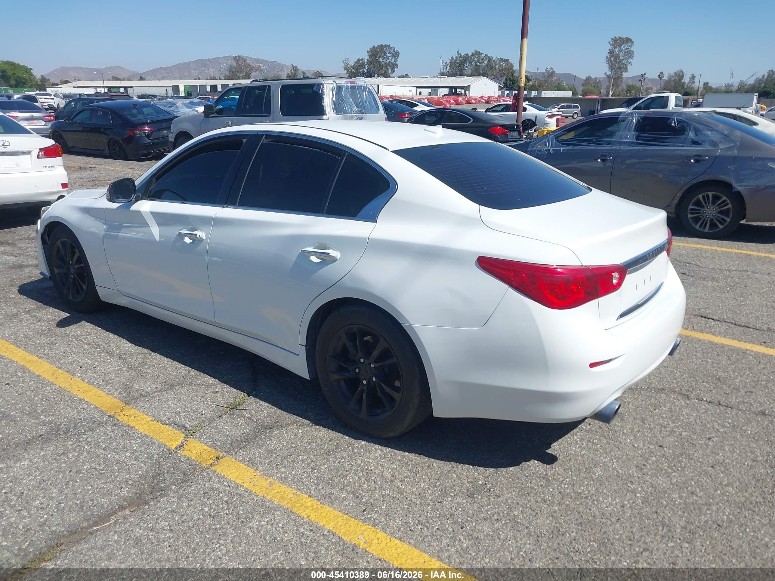 2015 Infiniti Q50 Hybrid Premium White vin: JN1AV7AP5FM790734
