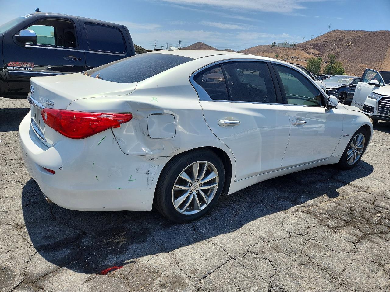 2014 Infiniti Q50 Hybrid Premium White vin: JN1AV7AP8EM690562