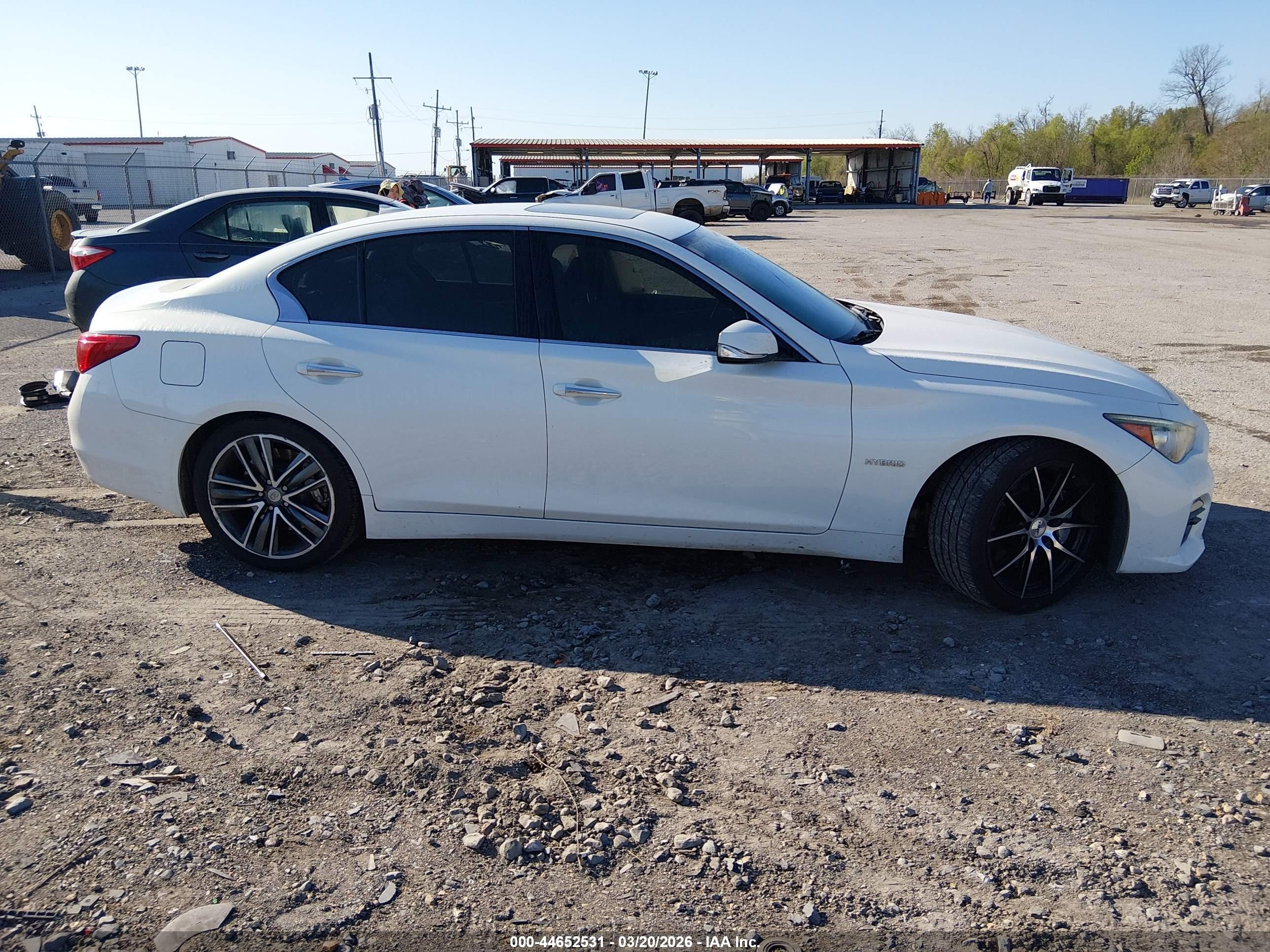 2015 Infiniti Q50 Hybrid Sport White vin: JN1AV7AP9FM790946