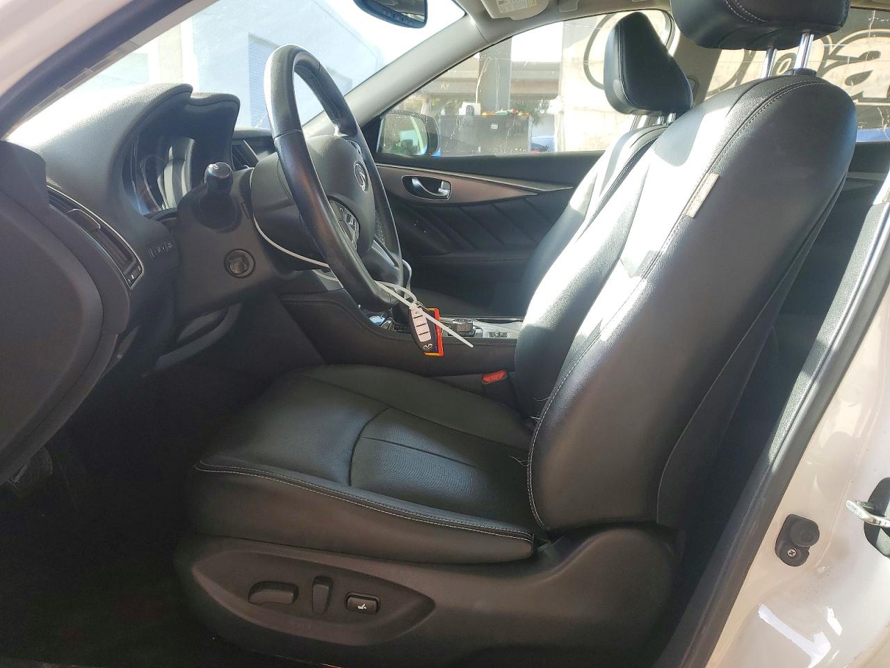 2015 Infiniti Q50 Hybrid Premium White vin: JN1AV7APXFM790793