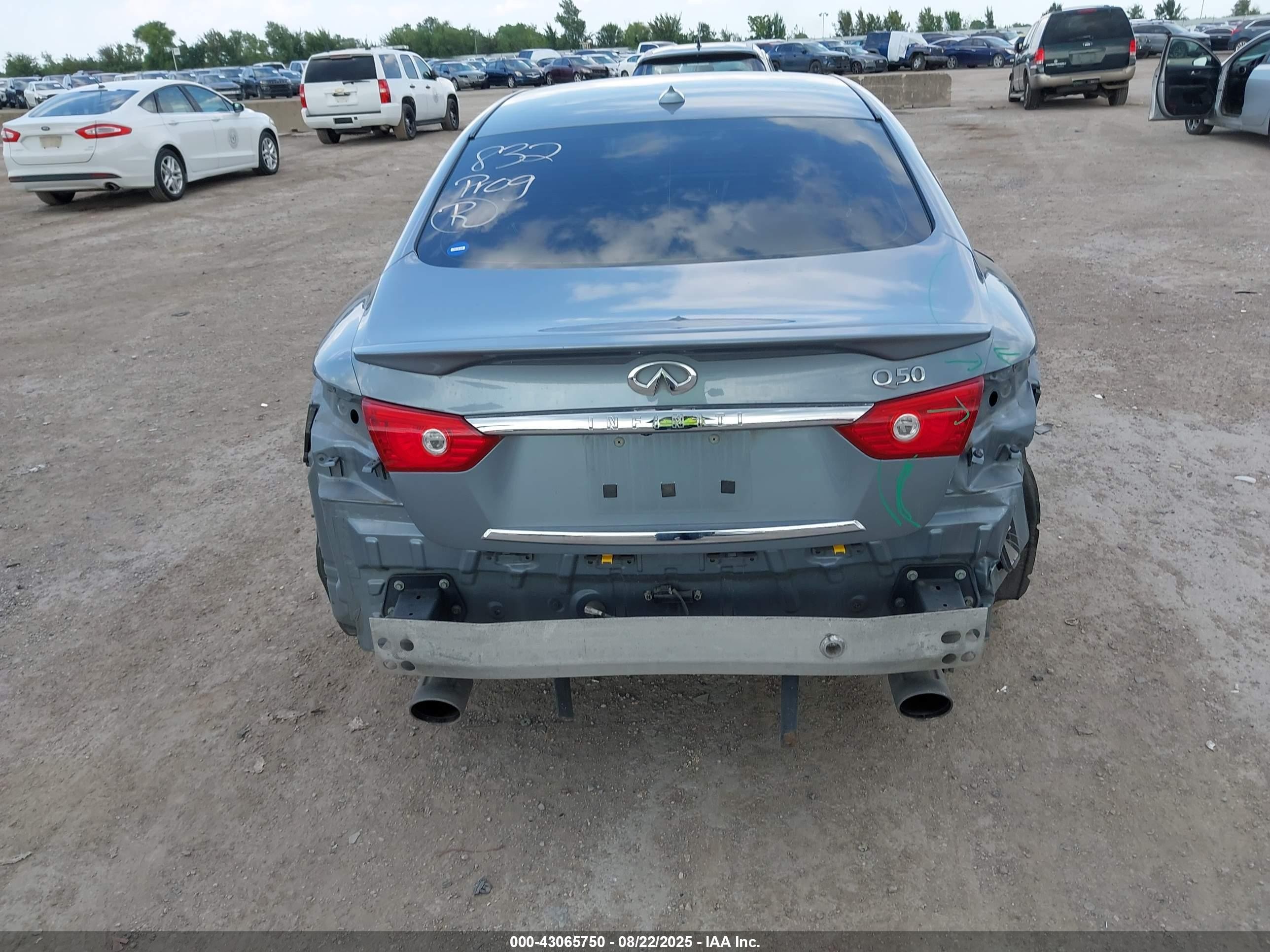 2015 Infiniti Q50 Hybrid Premium Light Blue vin: JN1AV7APXFM790843