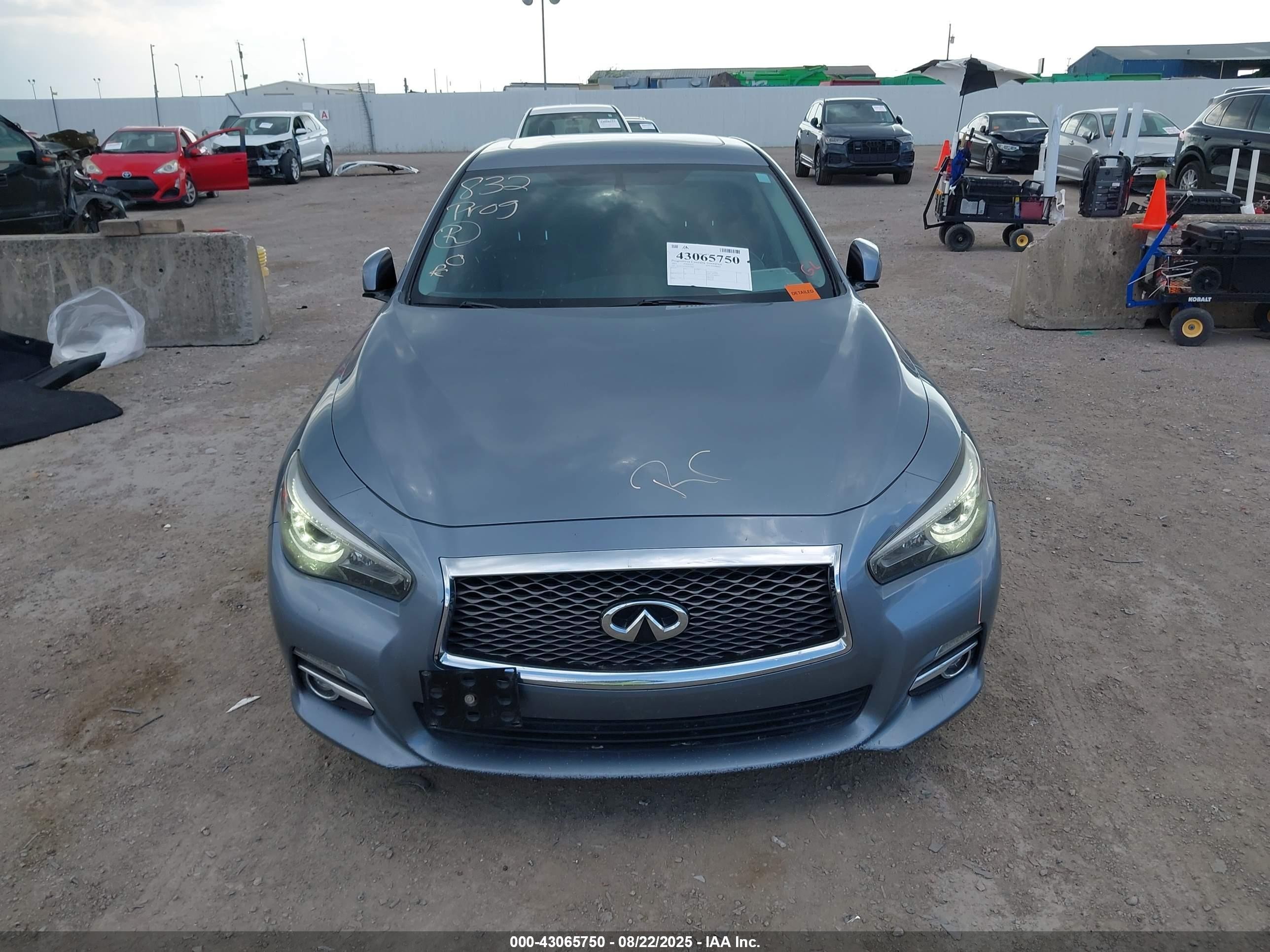 2015 Infiniti Q50 Hybrid Premium Light Blue vin: JN1AV7APXFM790843