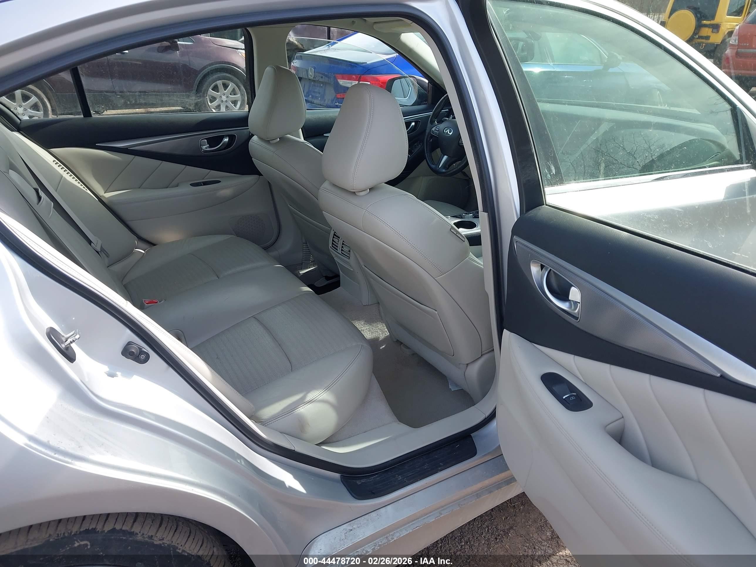 2015 Infiniti Q50 Hybrid Premium/sport Серебряный vin: JN1AV7AR2FM850857