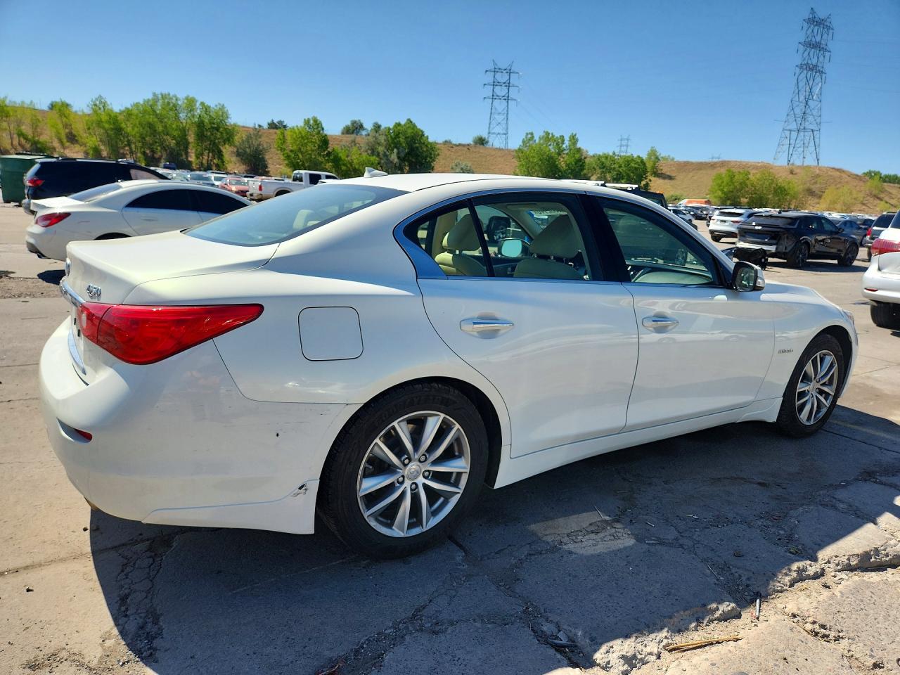 2014 Infiniti Q50 Hybrid Premium White vin: JN1AV7AR5EM702345