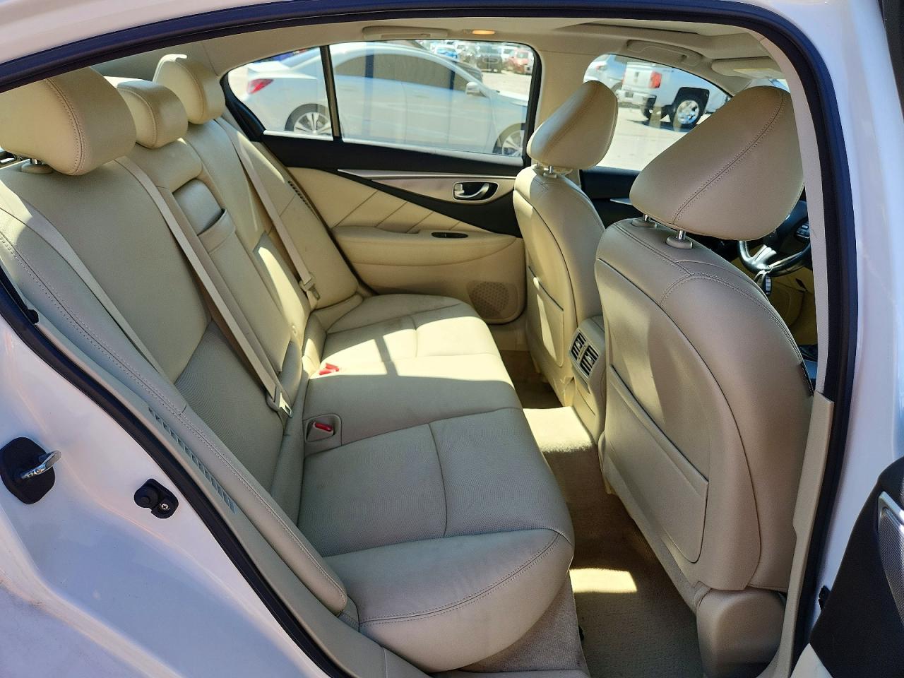 2014 Infiniti Q50 Hybrid Premium White vin: JN1AV7AR5EM702345