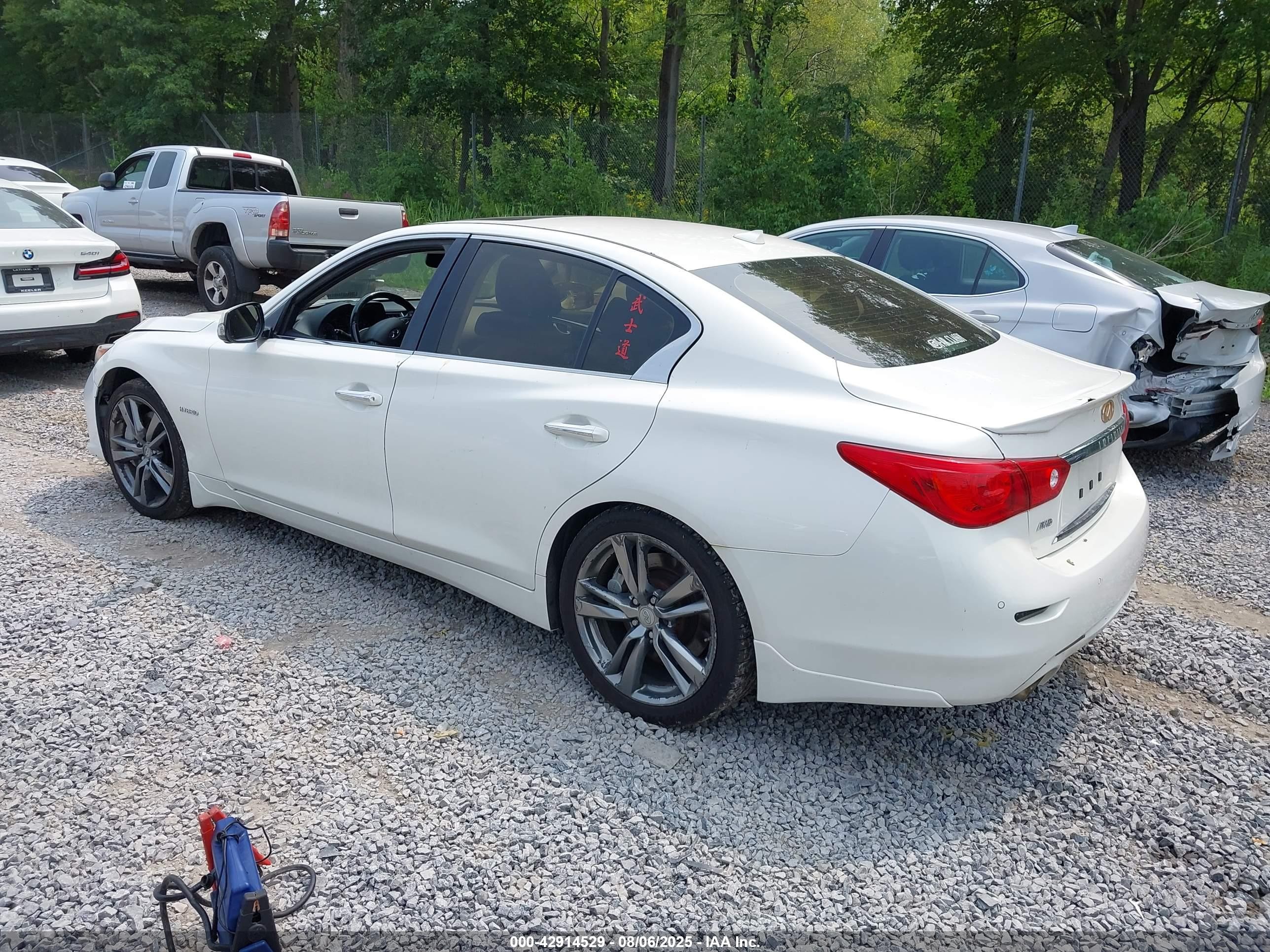 2015 Infiniti Q50 Hybrid Sport White vin: JN1AV7AR5FM850223