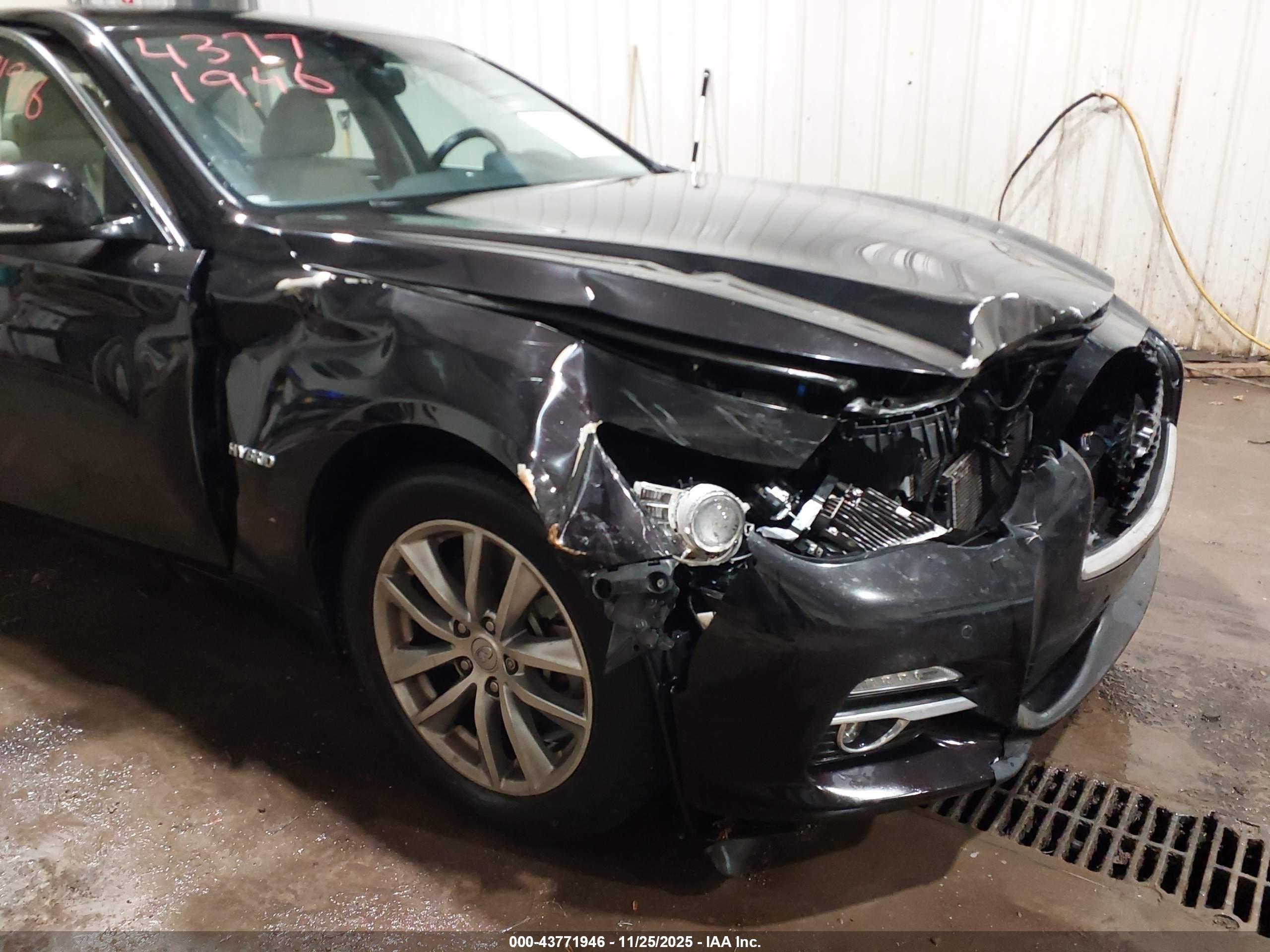 2015 Infiniti Q50 Hybrid Premium Purple vin: JN1AV7AR8FM850104
