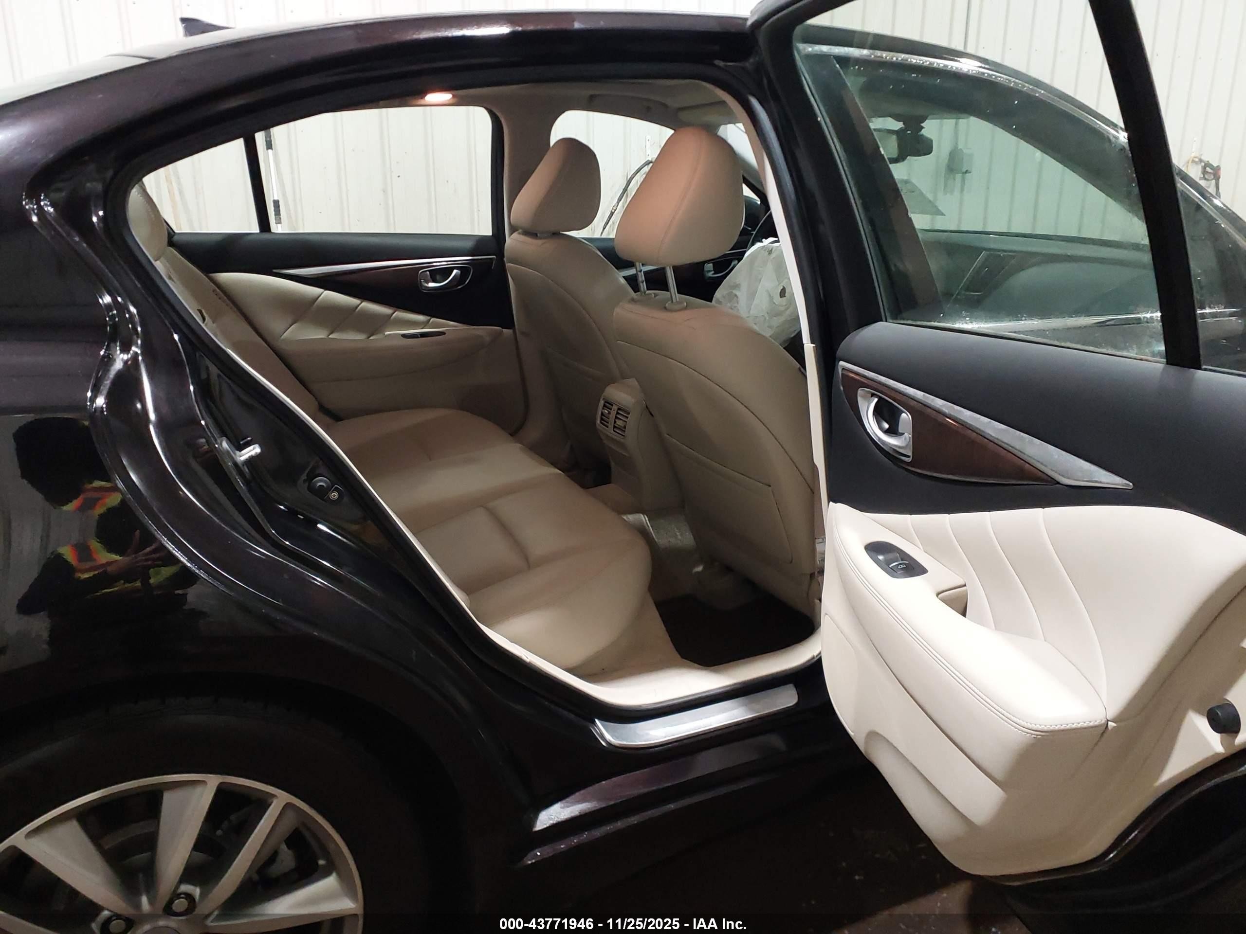 2015 Infiniti Q50 Hybrid Premium Purple vin: JN1AV7AR8FM850104