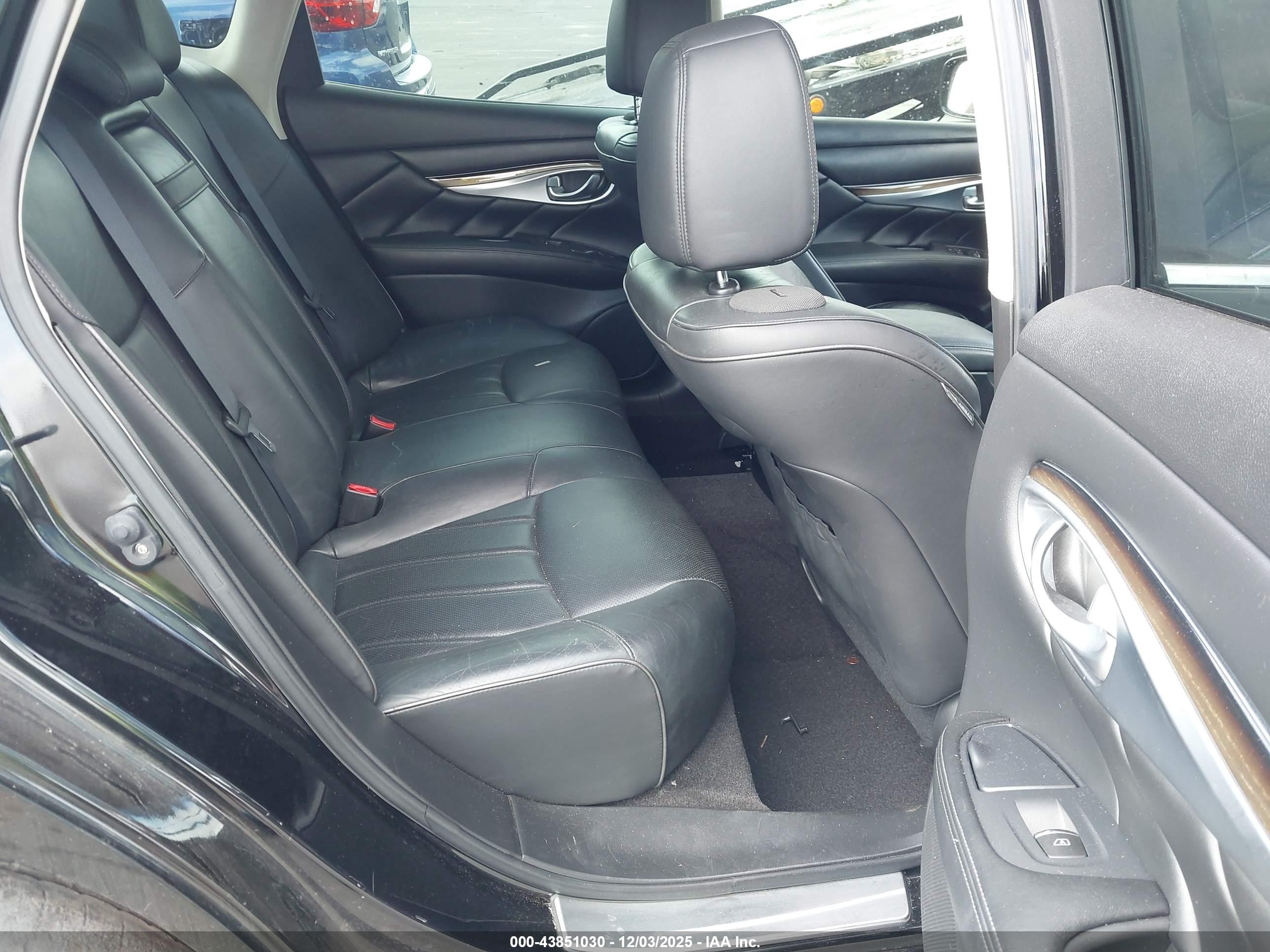2012 Infiniti M56   Black vin: JN1AY1AP1CM530282