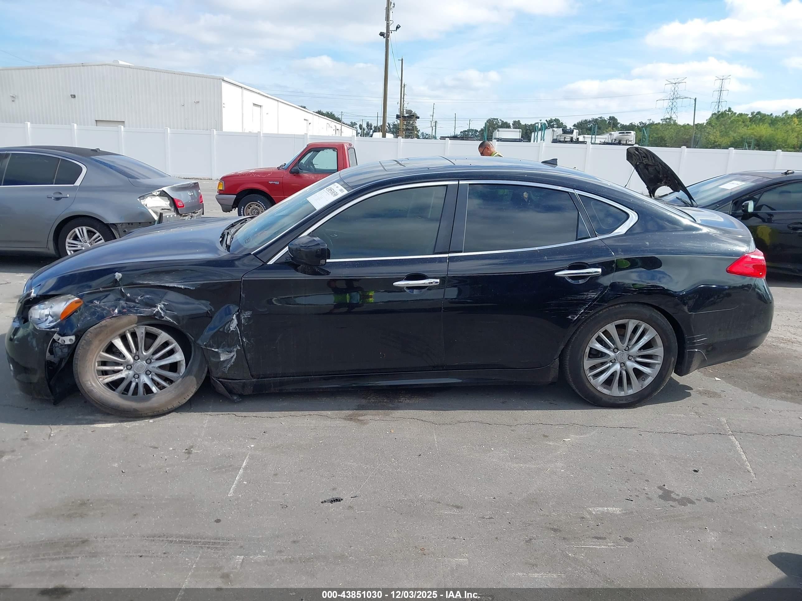 2012 Infiniti M56   Black vin: JN1AY1AP1CM530282