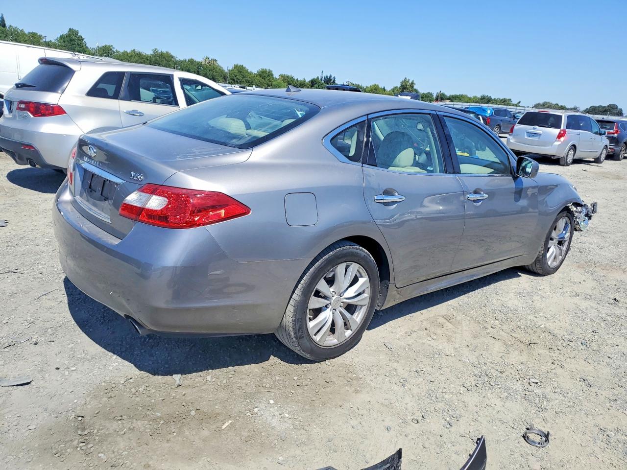 2011 Infiniti M56 Base Silver vin: JN1AY1AP3BM520352