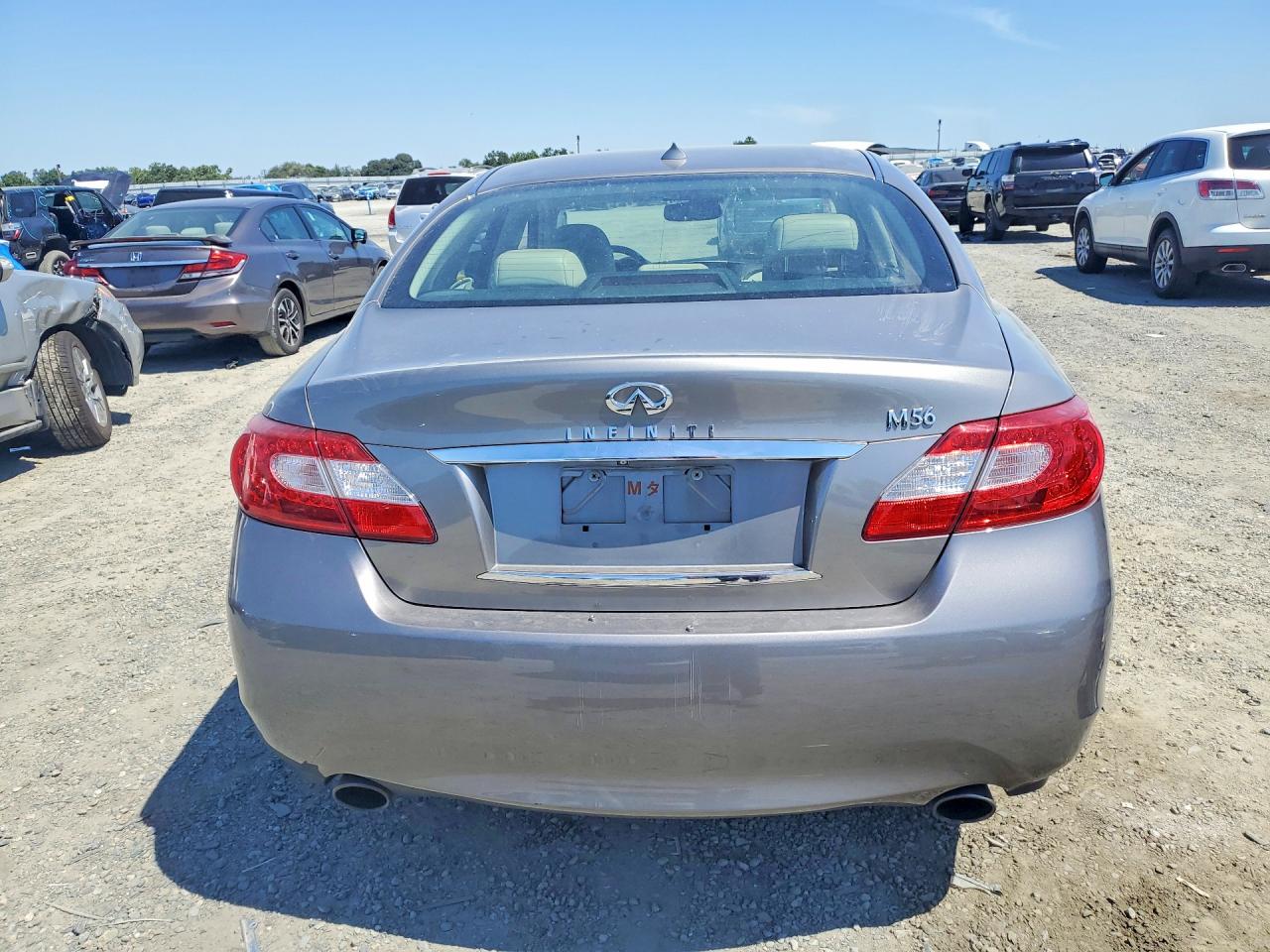 2011 Infiniti M56 Base Silver vin: JN1AY1AP3BM520352