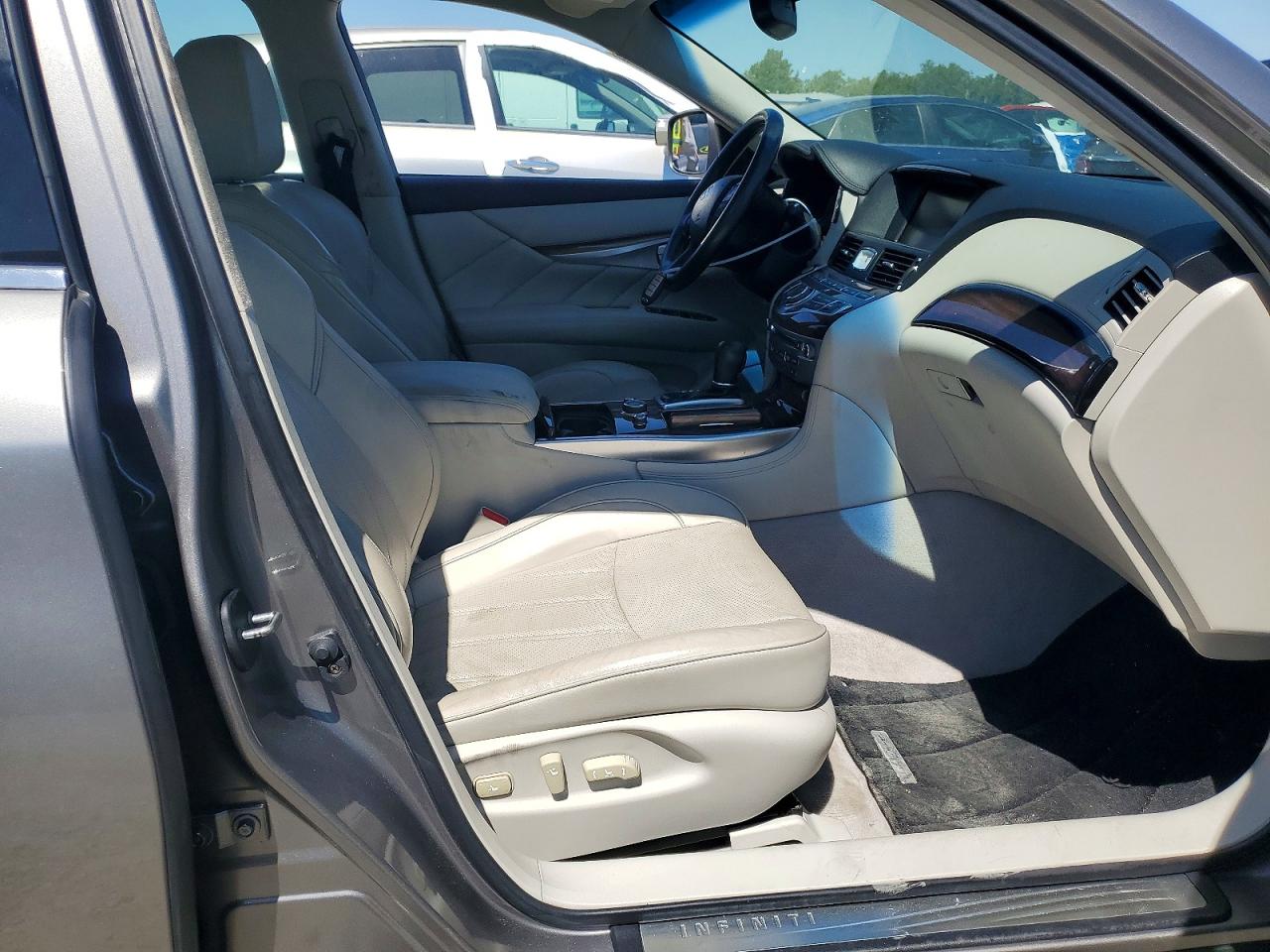 2011 Infiniti M56 Base Silver vin: JN1AY1AP3BM520352