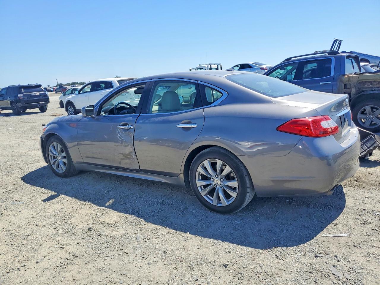 2011 Infiniti M56 Base Silver vin: JN1AY1AP3BM520352