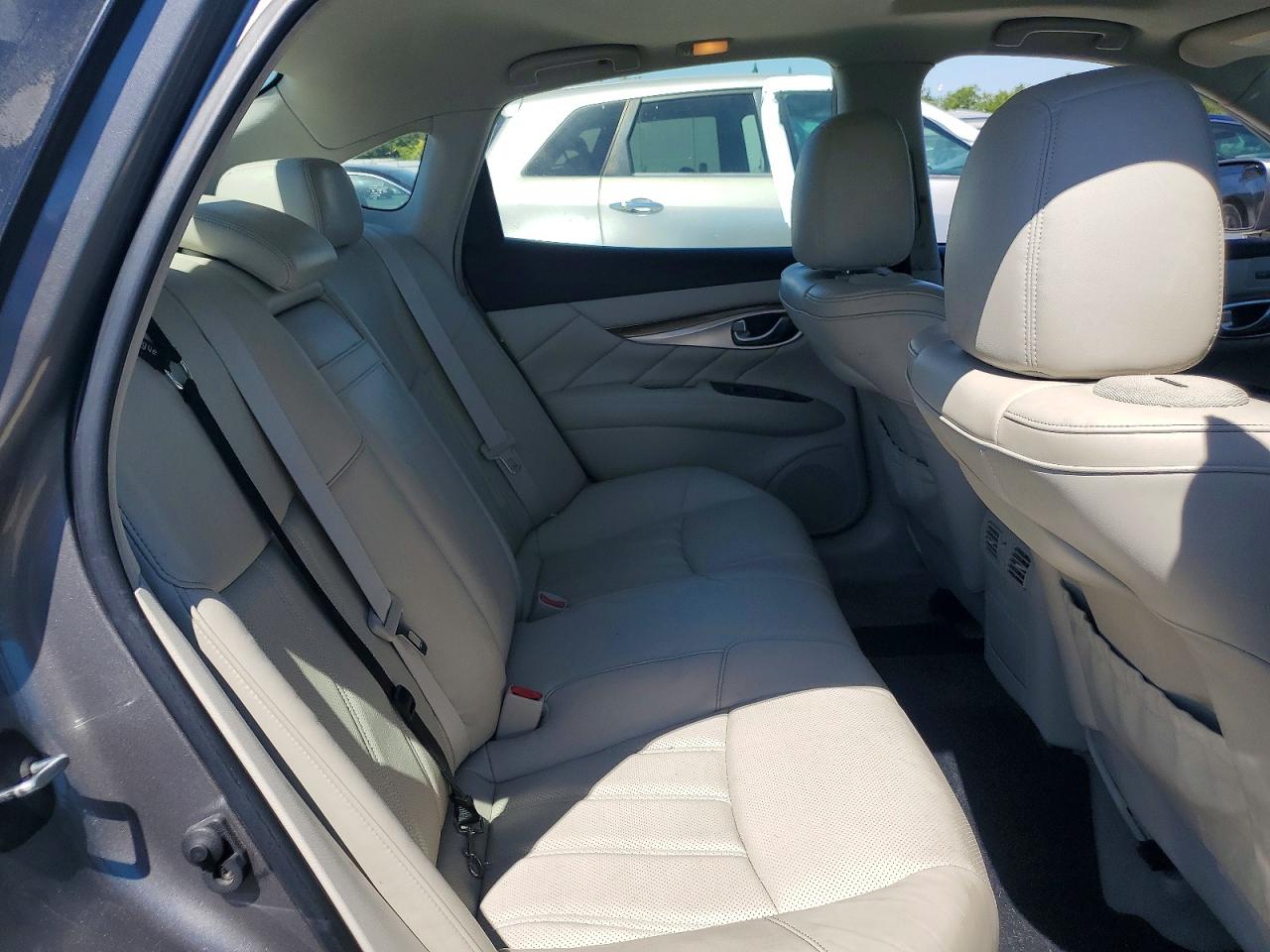 2011 Infiniti M56 Base Silver vin: JN1AY1AP3BM520352