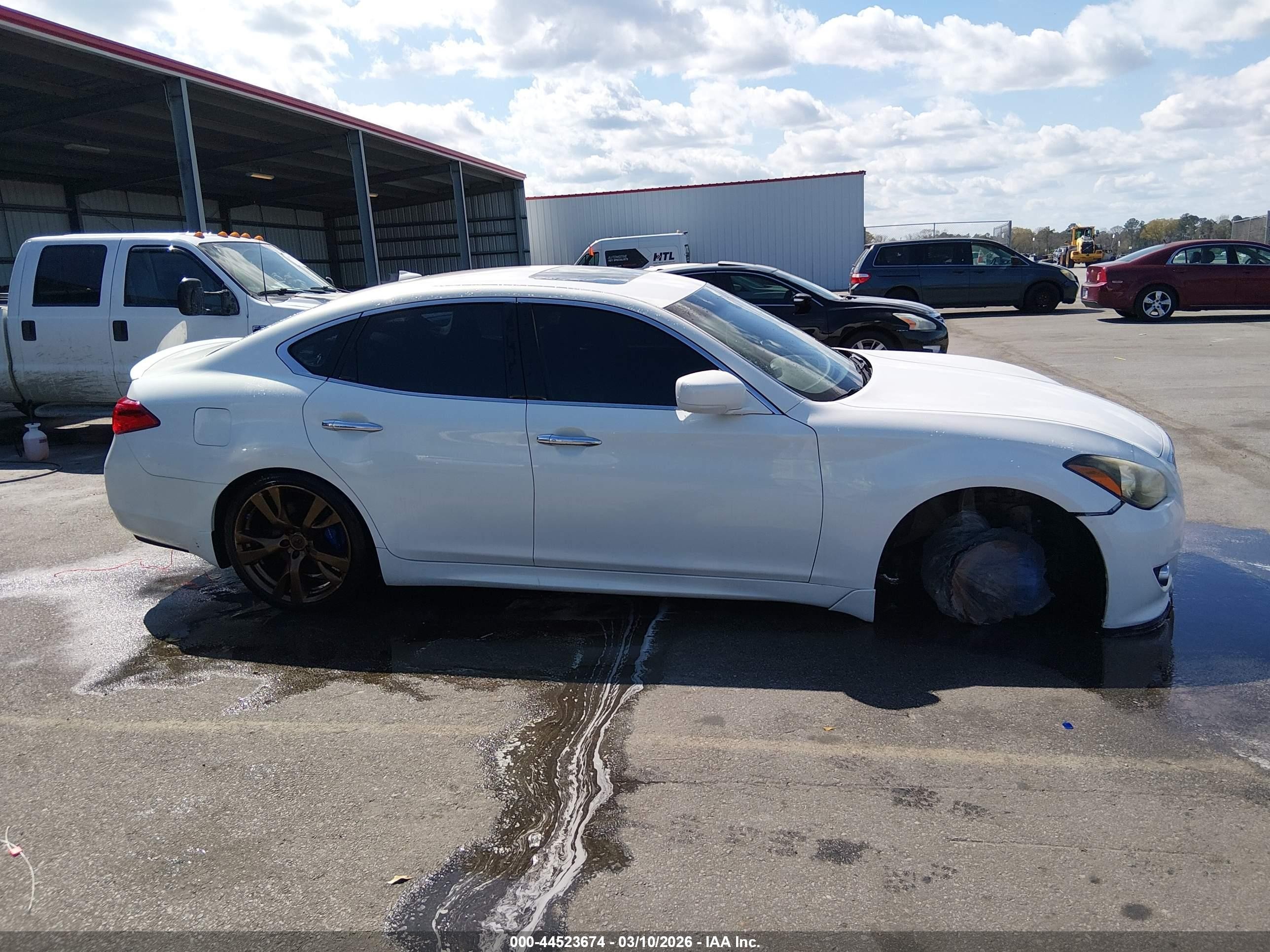 2012 Infiniti M56   White vin: JN1AY1AP3CM530347