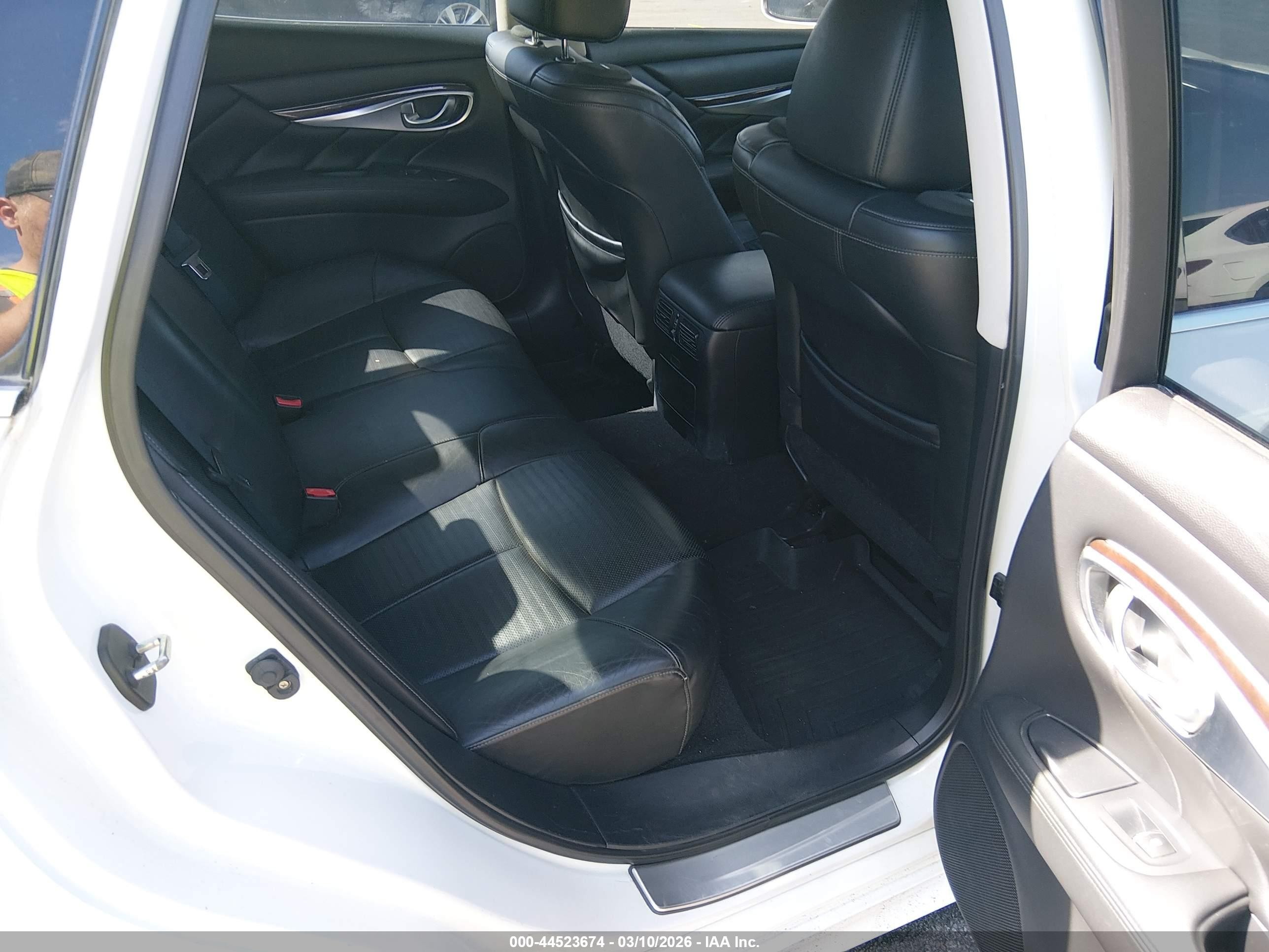 2012 Infiniti M56   White vin: JN1AY1AP3CM530347