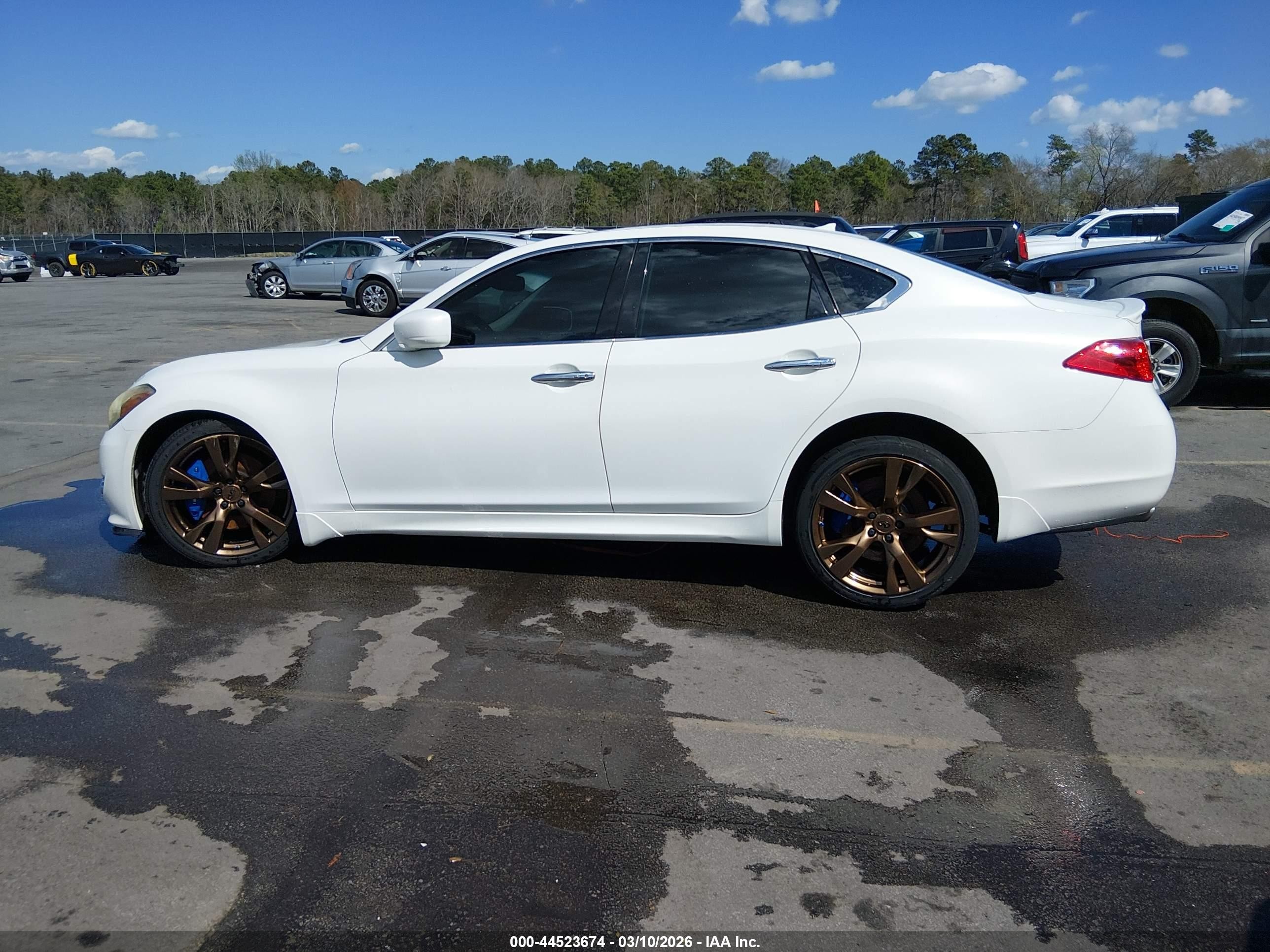 2012 Infiniti M56   White vin: JN1AY1AP3CM530347
