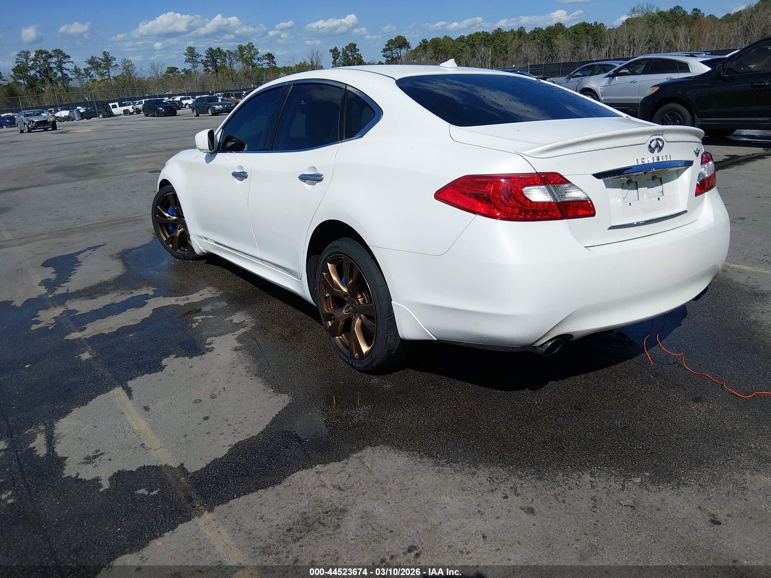 2012 Infiniti M56   White vin: JN1AY1AP3CM530347
