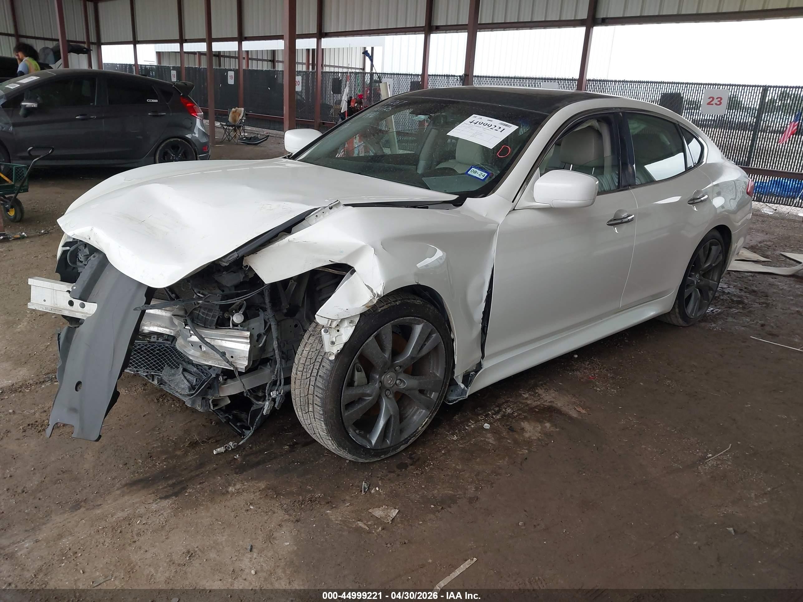 2011 Infiniti M56   White vin: JN1AY1AP4BM520358