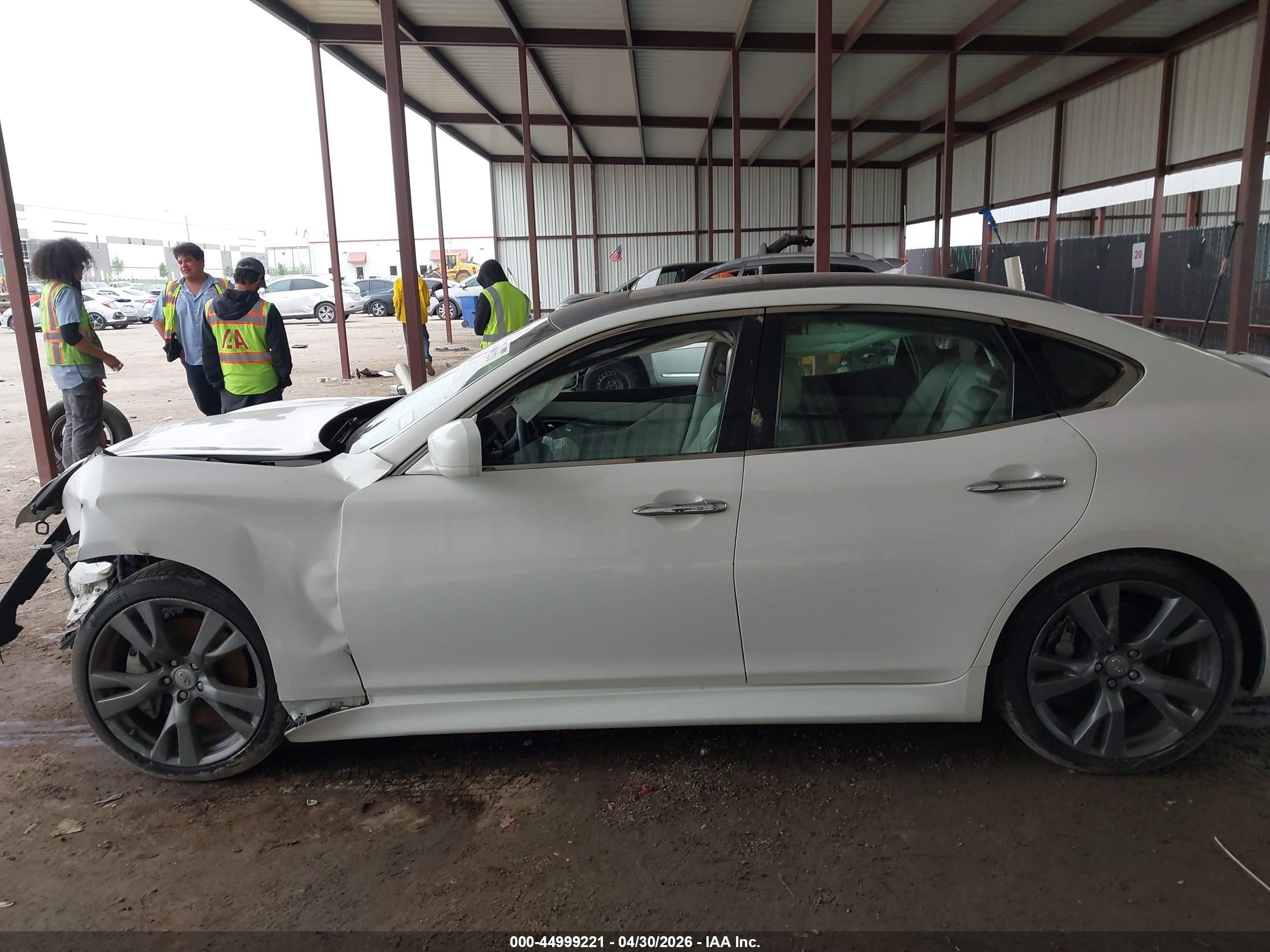 2011 Infiniti M56   White vin: JN1AY1AP4BM520358