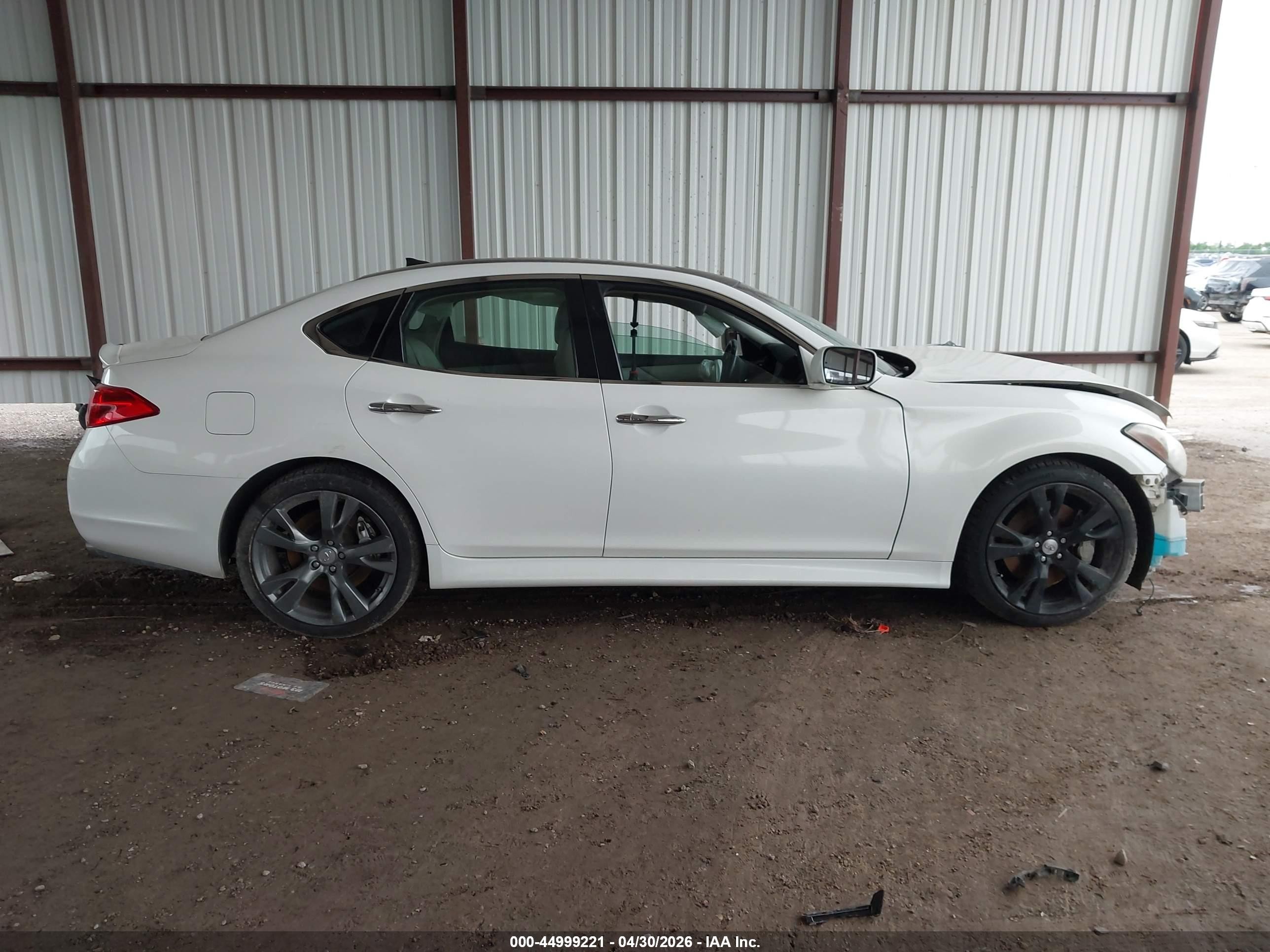 2011 Infiniti M56   White vin: JN1AY1AP4BM520358