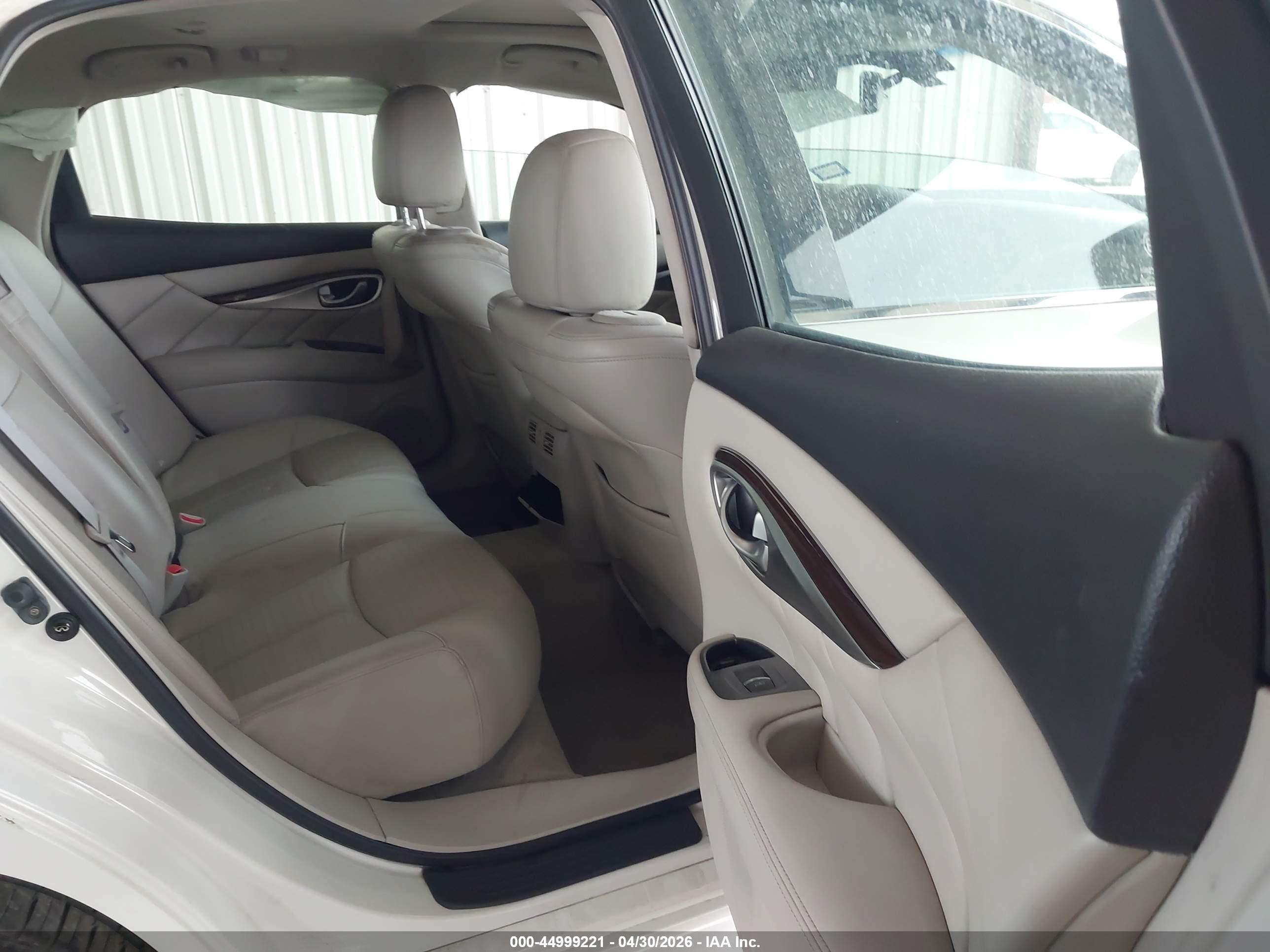 2011 Infiniti M56   White vin: JN1AY1AP4BM520358