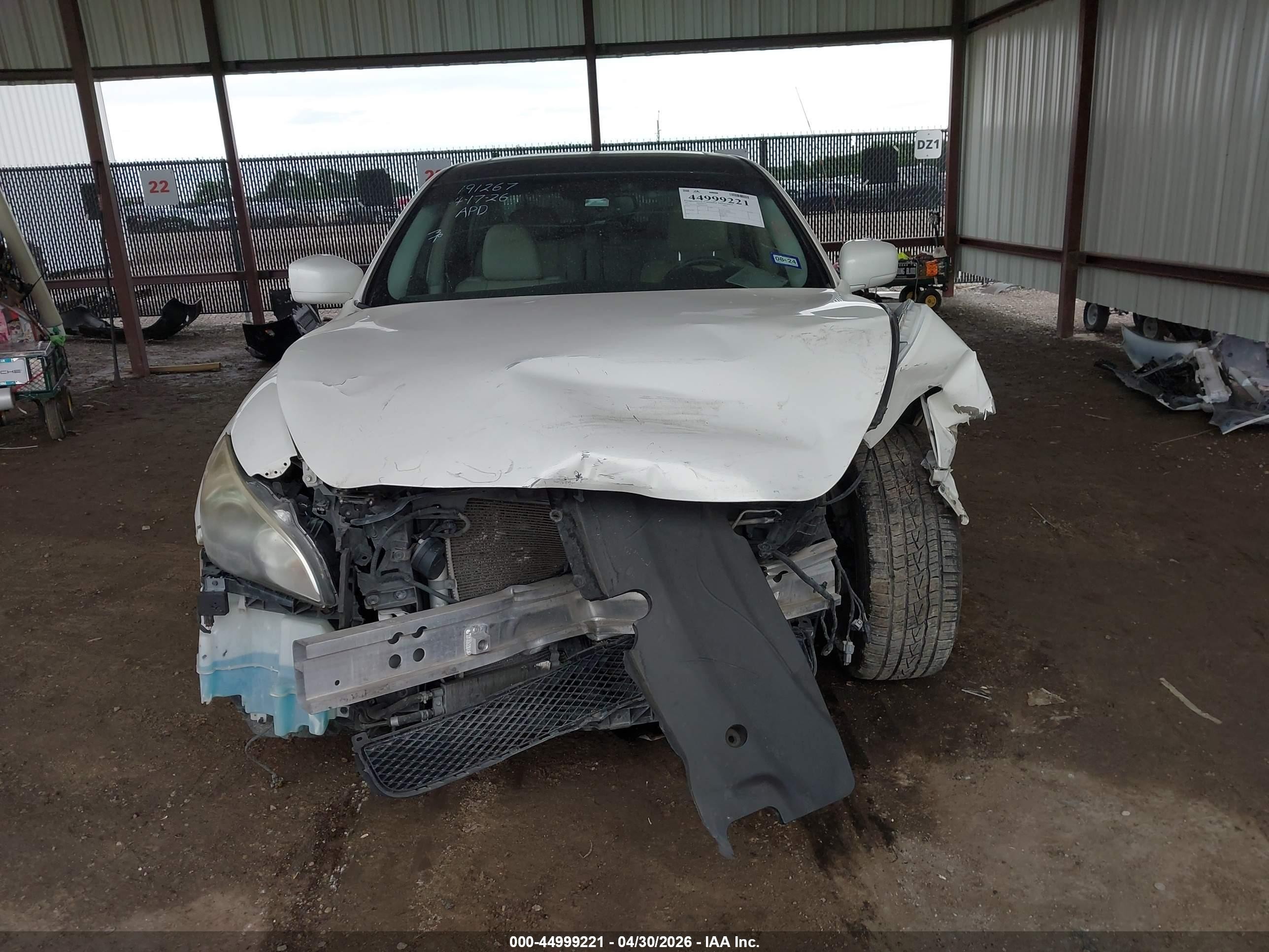 2011 Infiniti M56   White vin: JN1AY1AP4BM520358