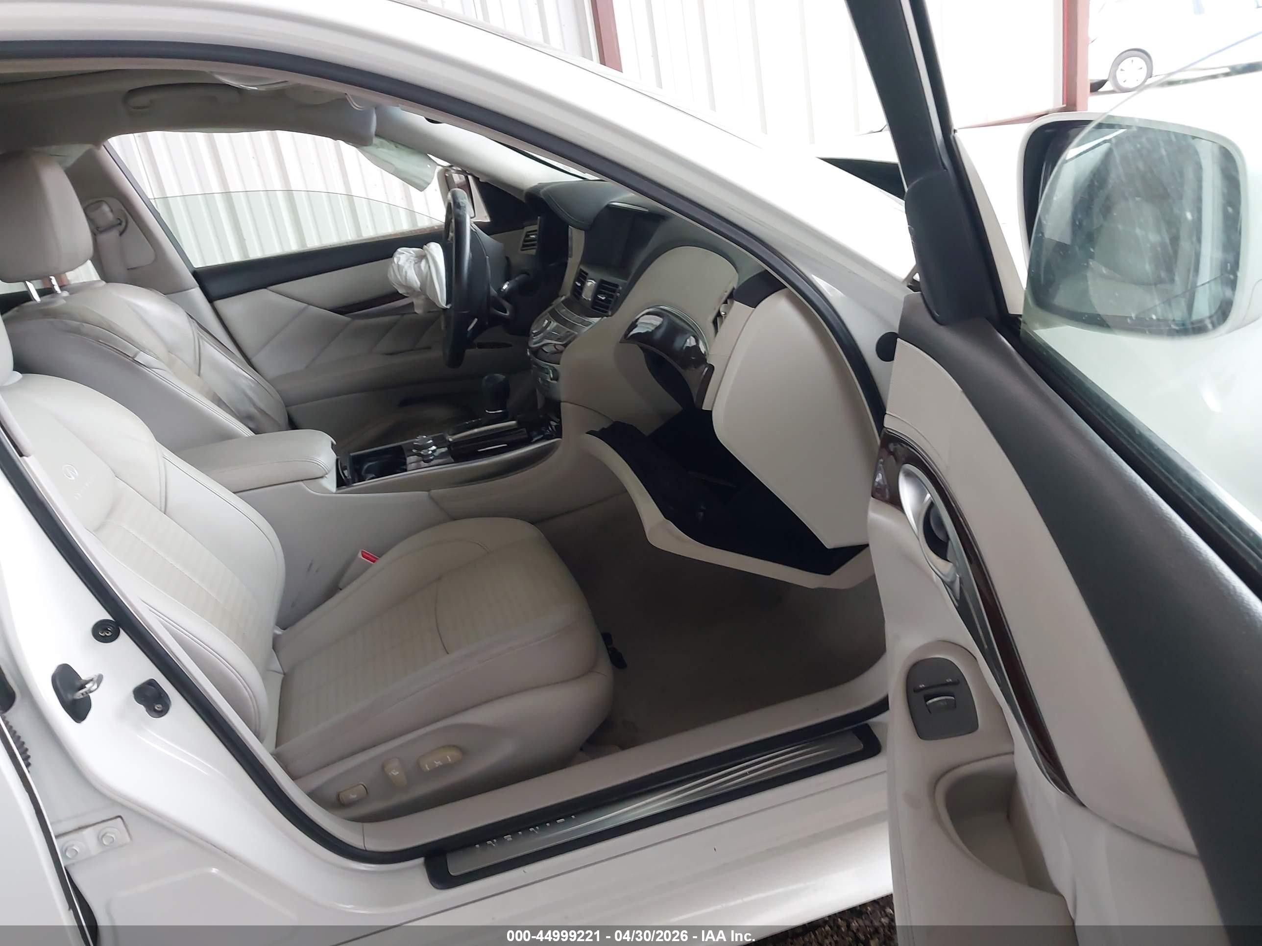 2011 Infiniti M56   White vin: JN1AY1AP4BM520358