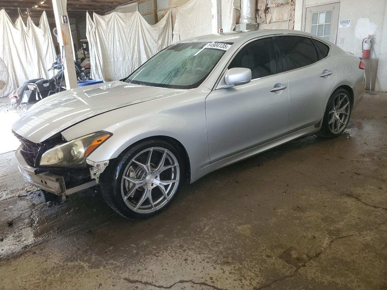 2012 Infiniti M56 Silver vin: JN1AY1AP7CM530173