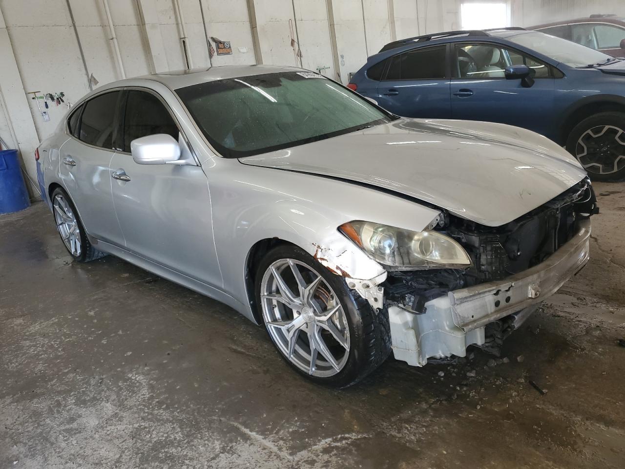 2012 Infiniti M56 Silver vin: JN1AY1AP7CM530173