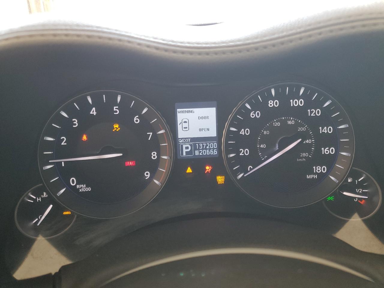 2012 Infiniti M56 Silver vin: JN1AY1AP7CM530173