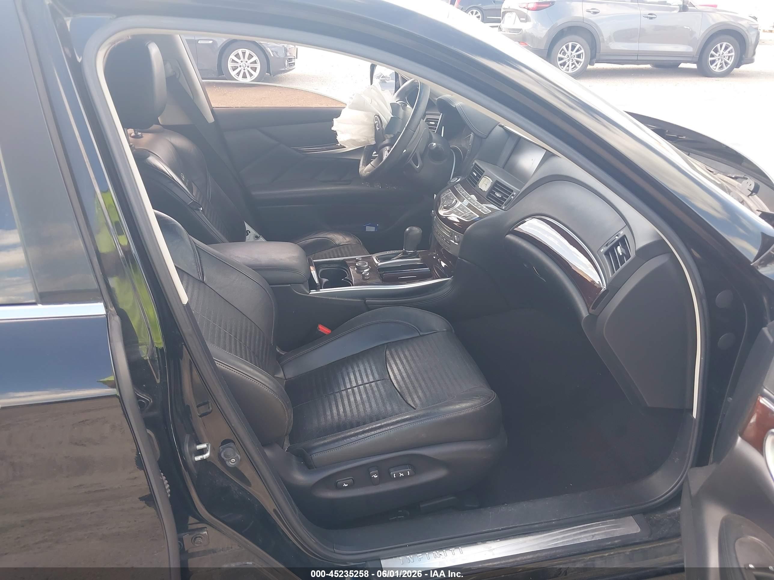 2011 Infiniti M56   Black vin: JN1AY1AP8BM520234