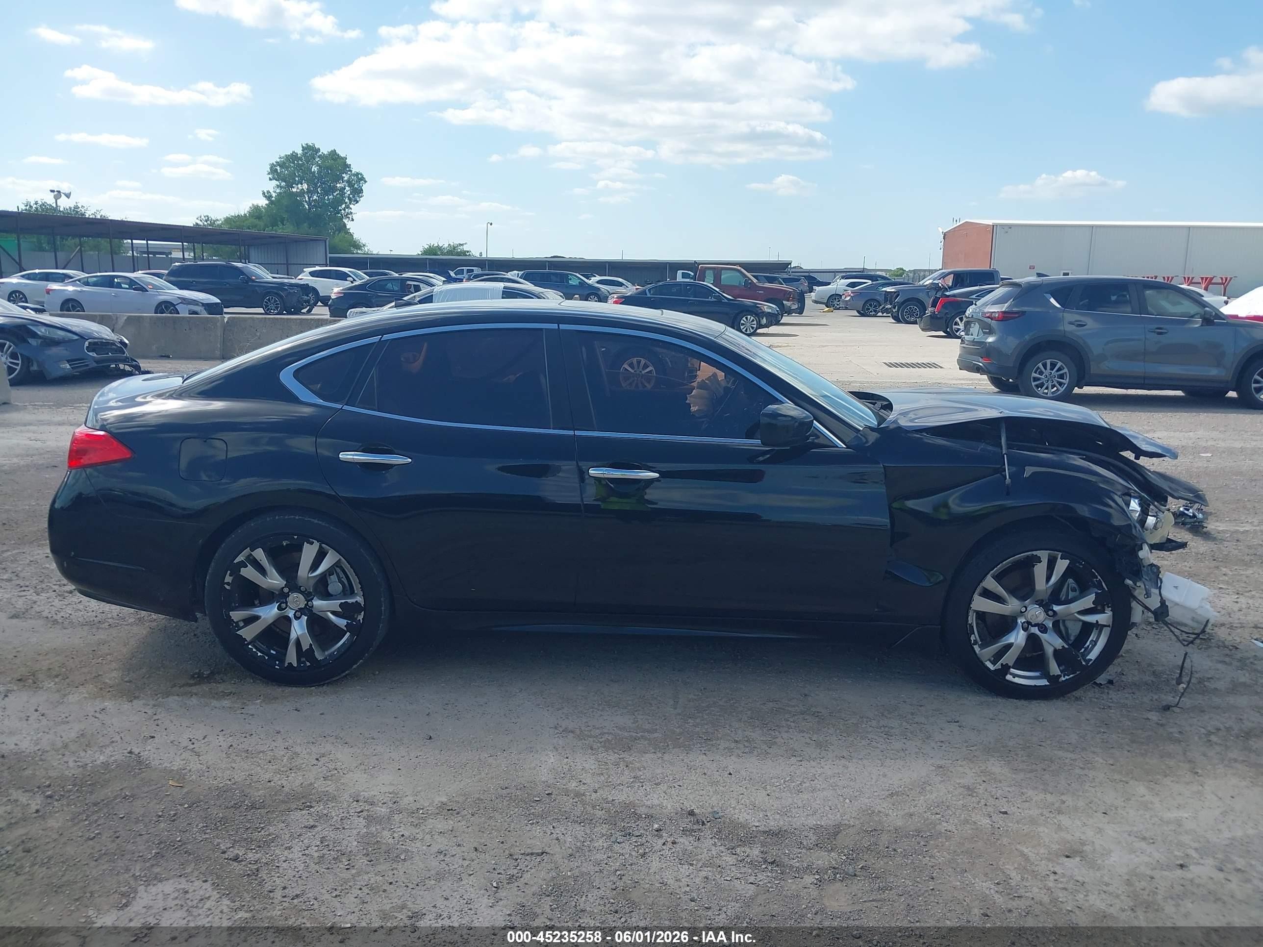 2011 Infiniti M56   Black vin: JN1AY1AP8BM520234