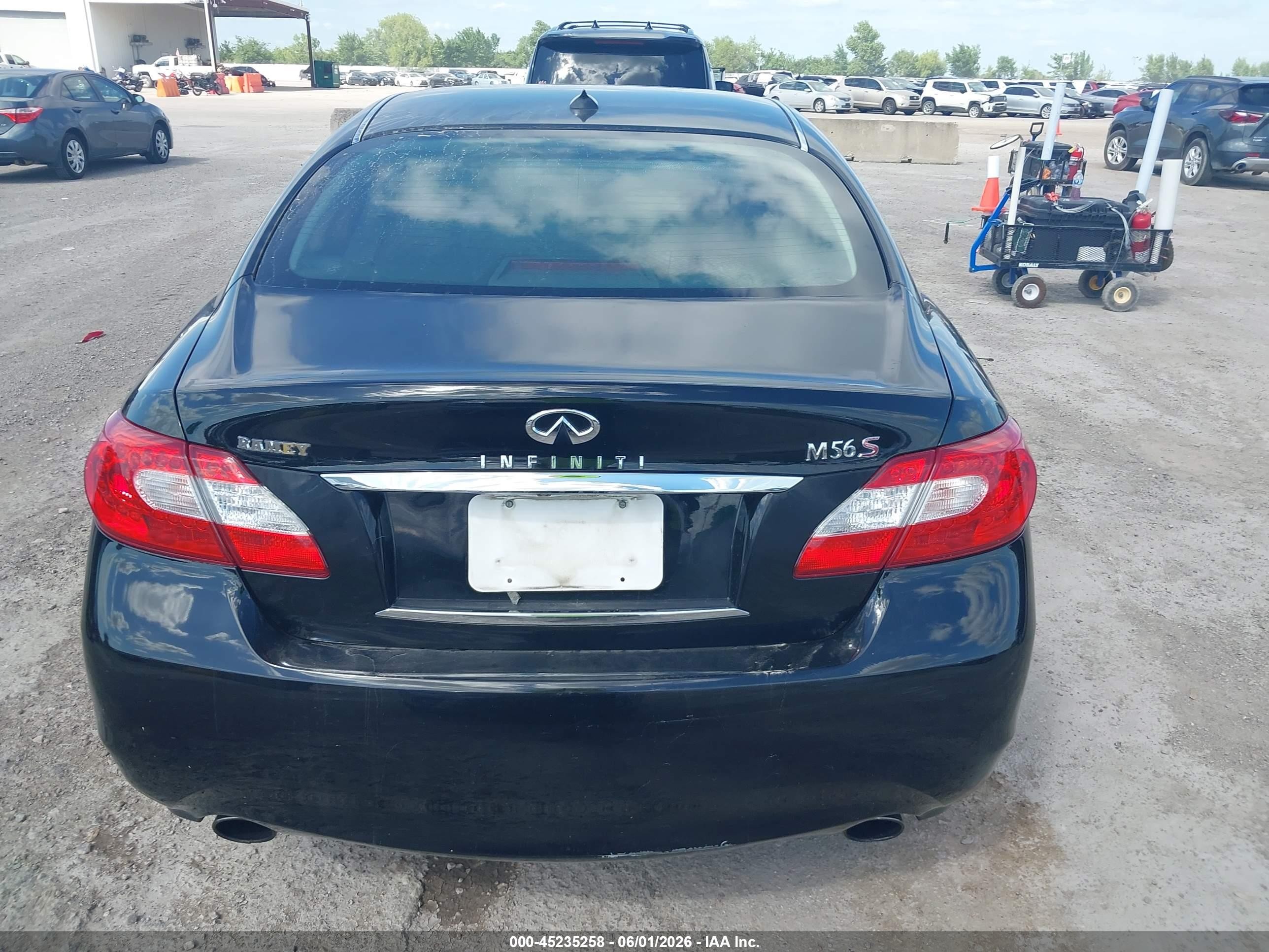 2011 Infiniti M56   Black vin: JN1AY1AP8BM520234