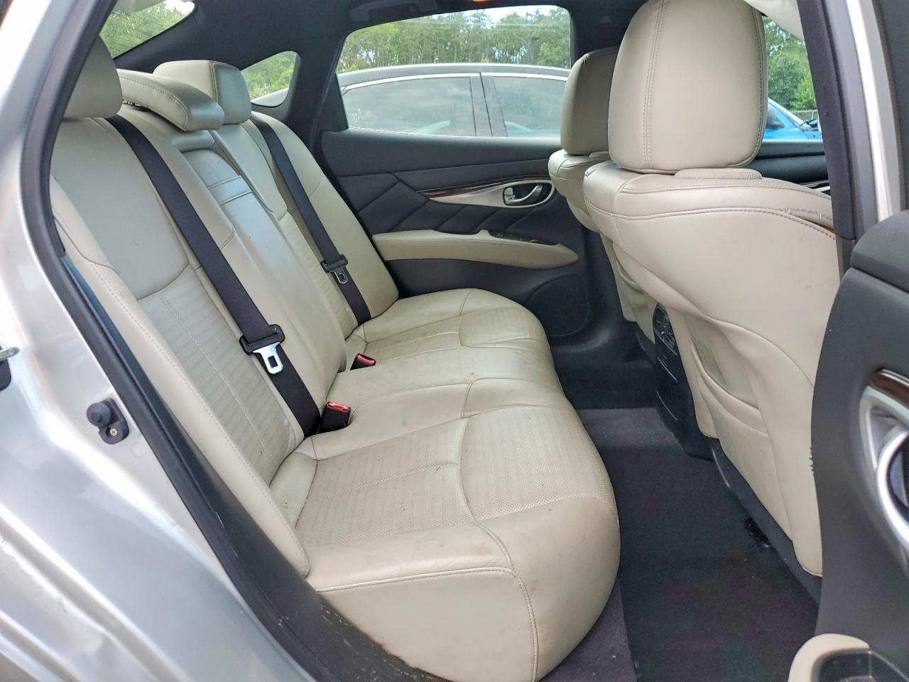 2013 Infiniti M56 Base Silver vin: JN1AY1APXDM540178