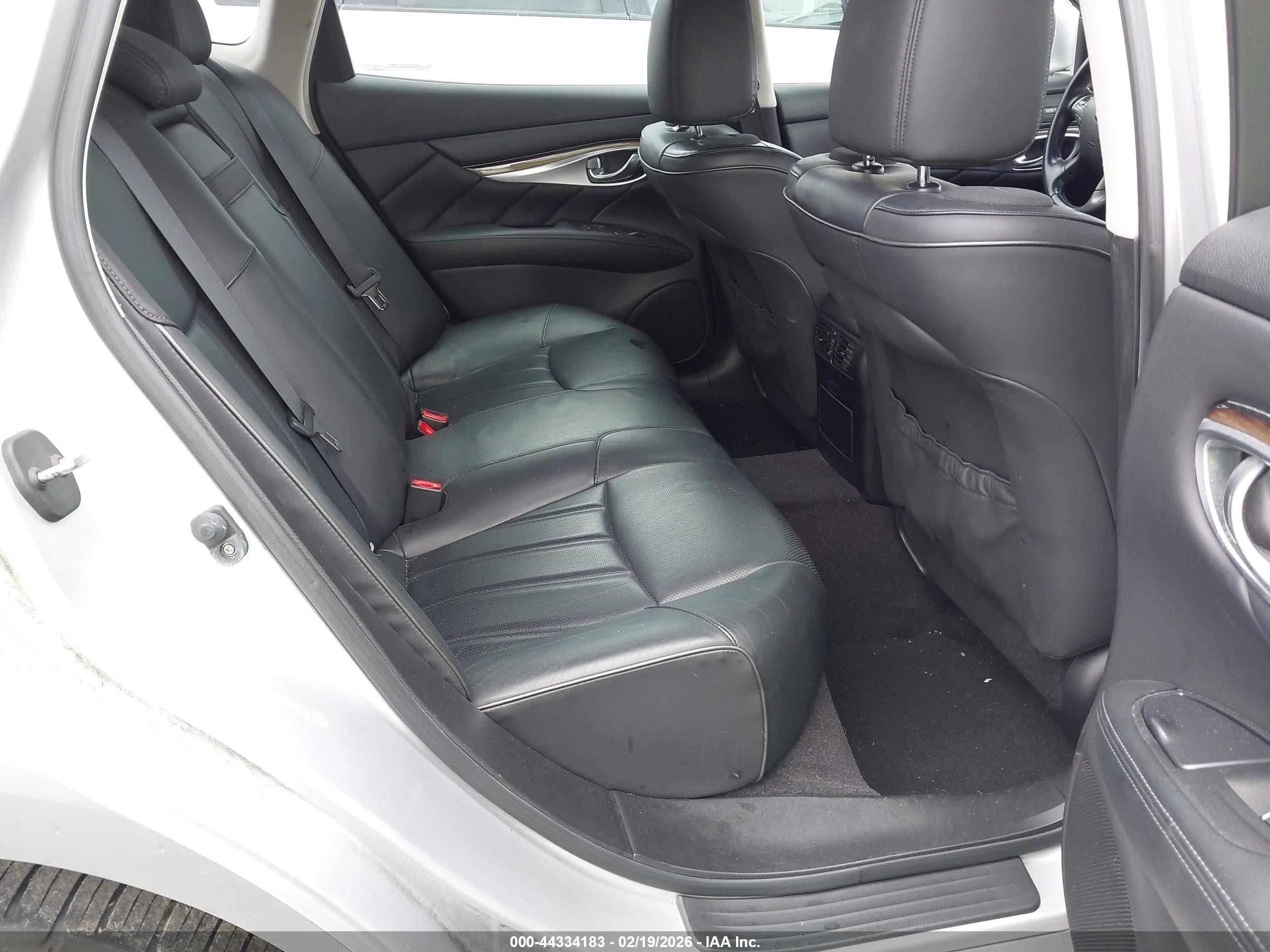 2012 Infiniti M56x   Silver vin: JN1AY1AR2CM580349