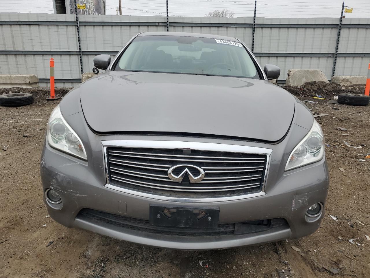 2012 Infiniti M56 X Silver vin: JN1AY1AR4CM580353