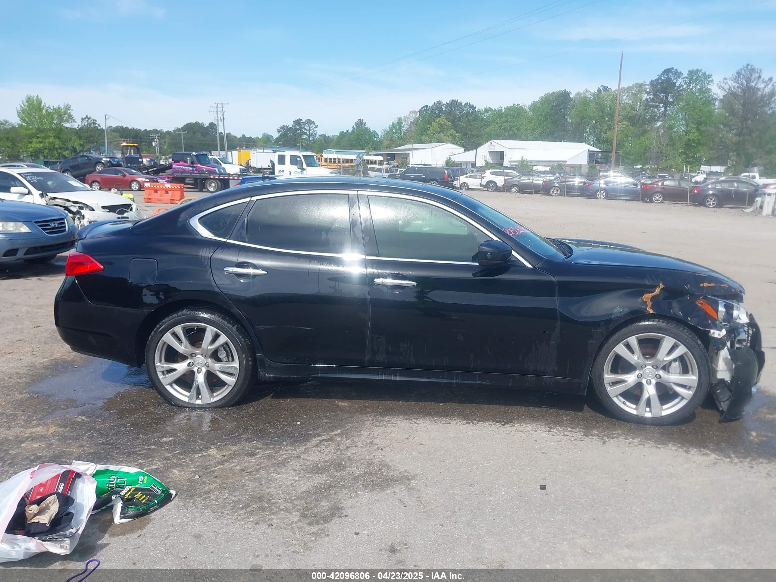 2013 Infiniti M56x   Black vin: JN1AY1AR6DM590187