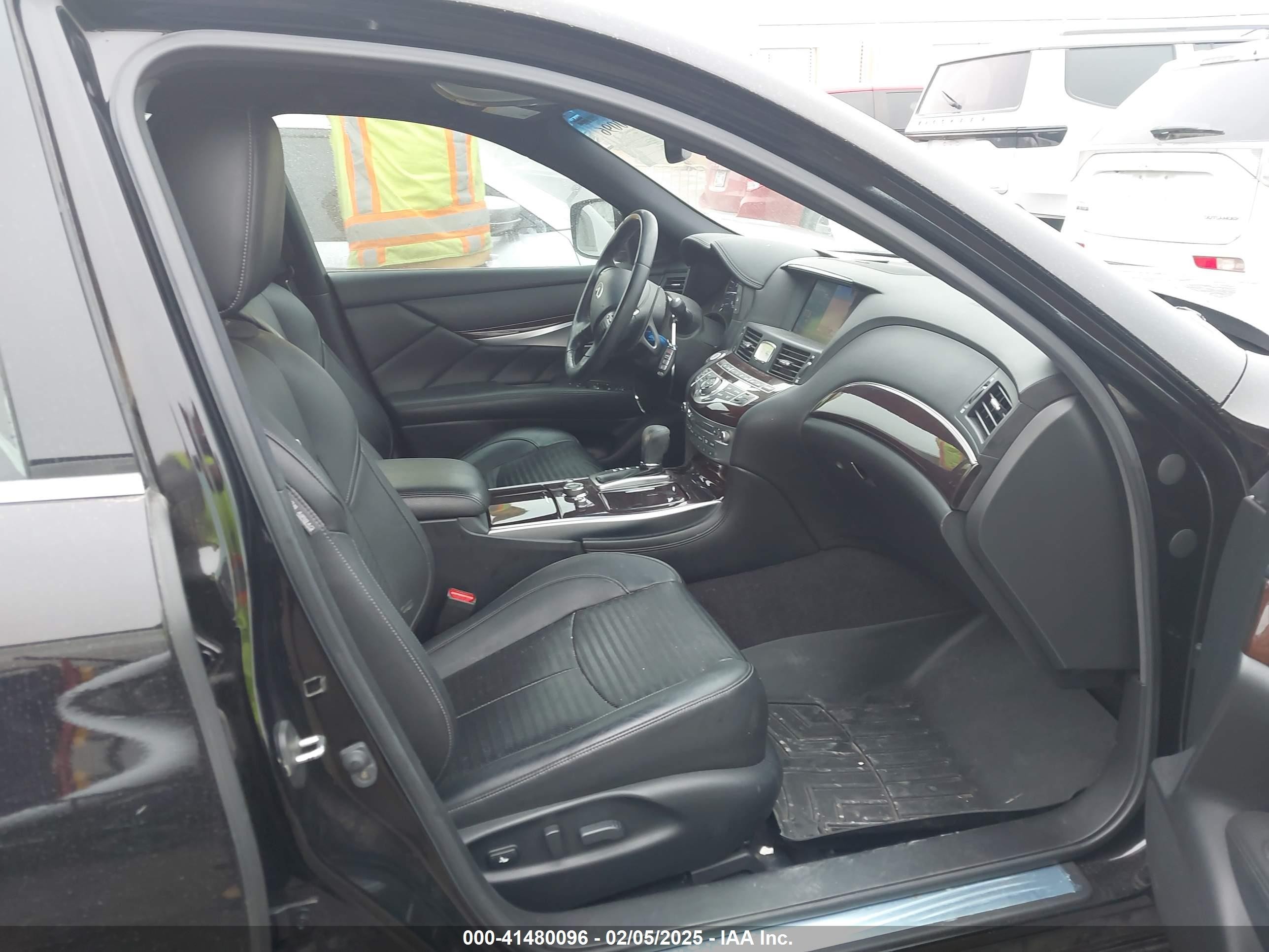 2013 Infiniti M56x   Black vin: JN1AY1AR7DM590019