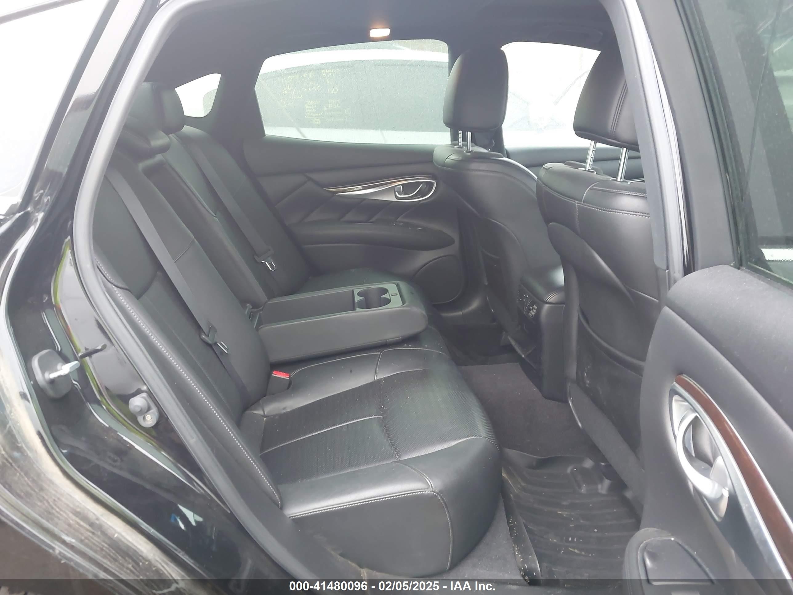2013 Infiniti M56x   Black vin: JN1AY1AR7DM590019